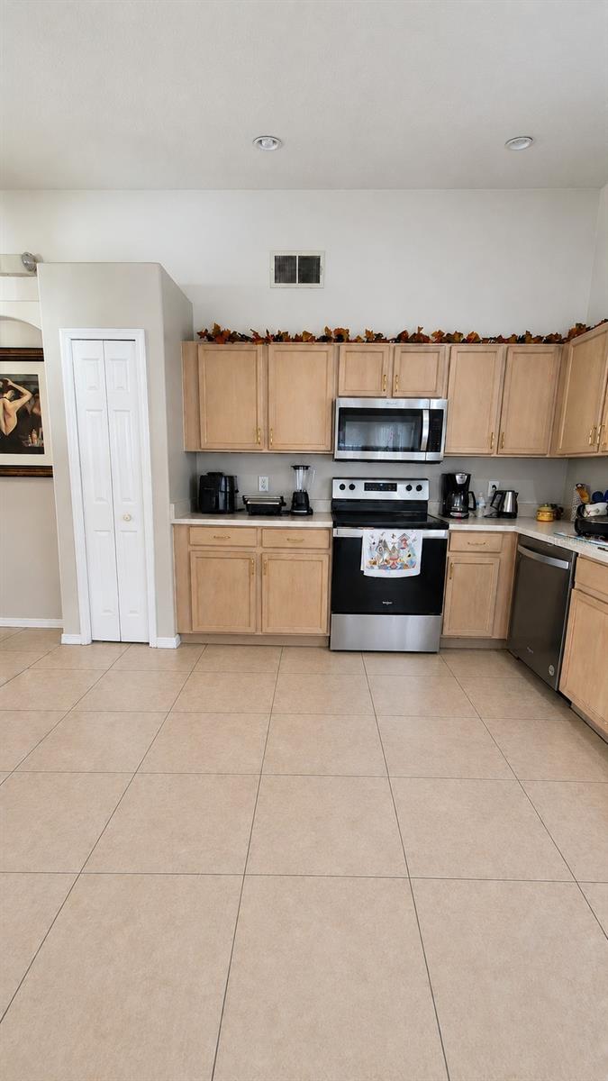 Single Family Residence at 121 S ROMA WAY, KISSIMMEE, photo 8 of 16
