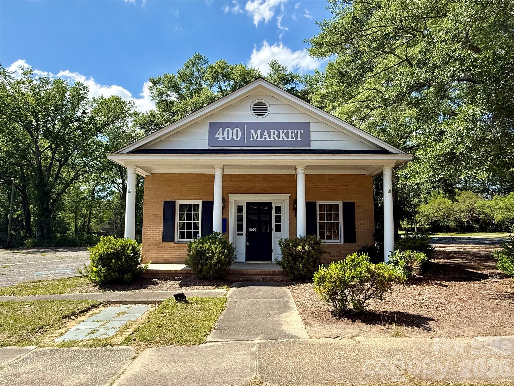 Free Standing Store at 400 Market Street, Cheraw, photo 2 of 19