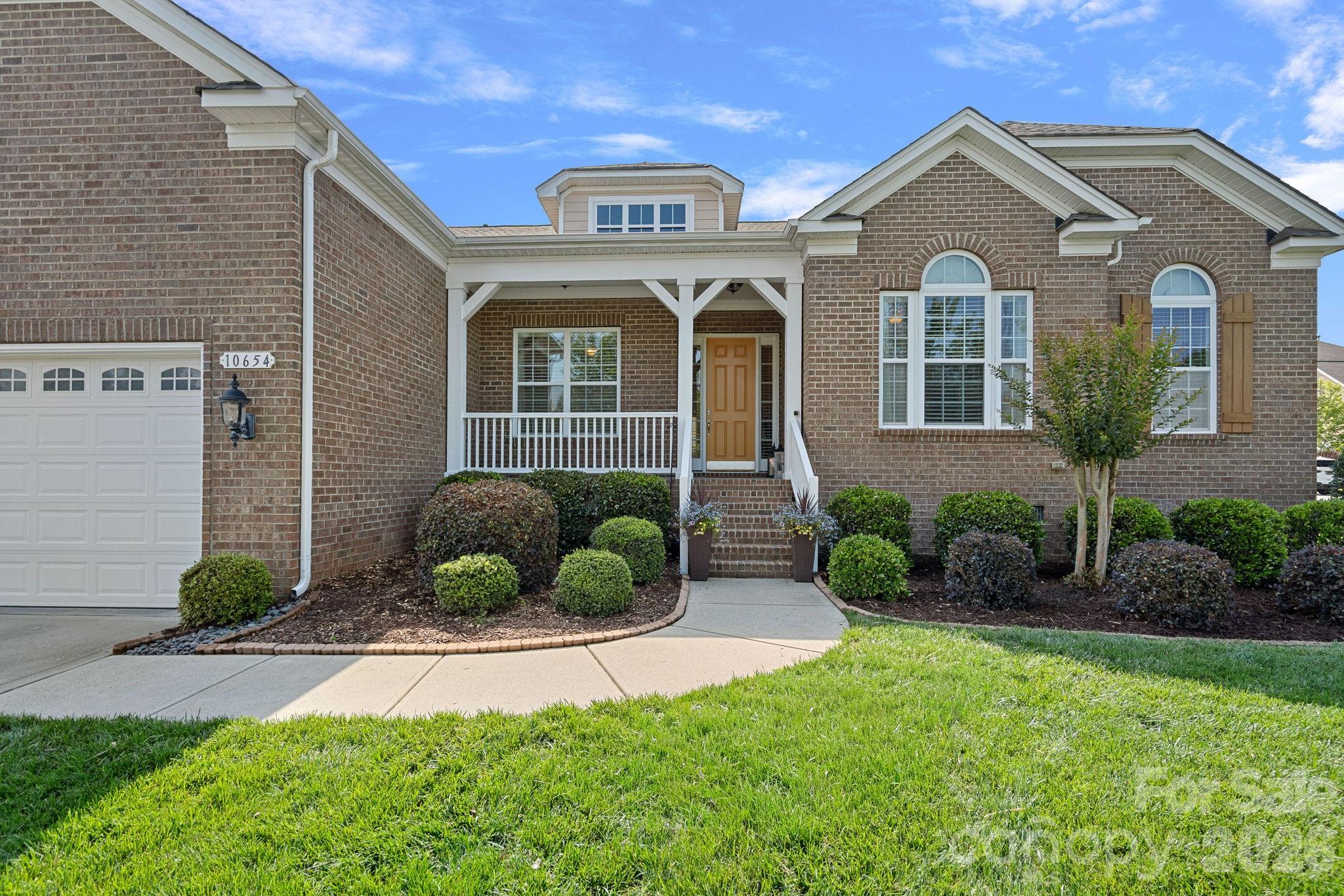 Single Family Residence at 10654 Rippling Stream Drive NW, Concord, photo 2 of 36
