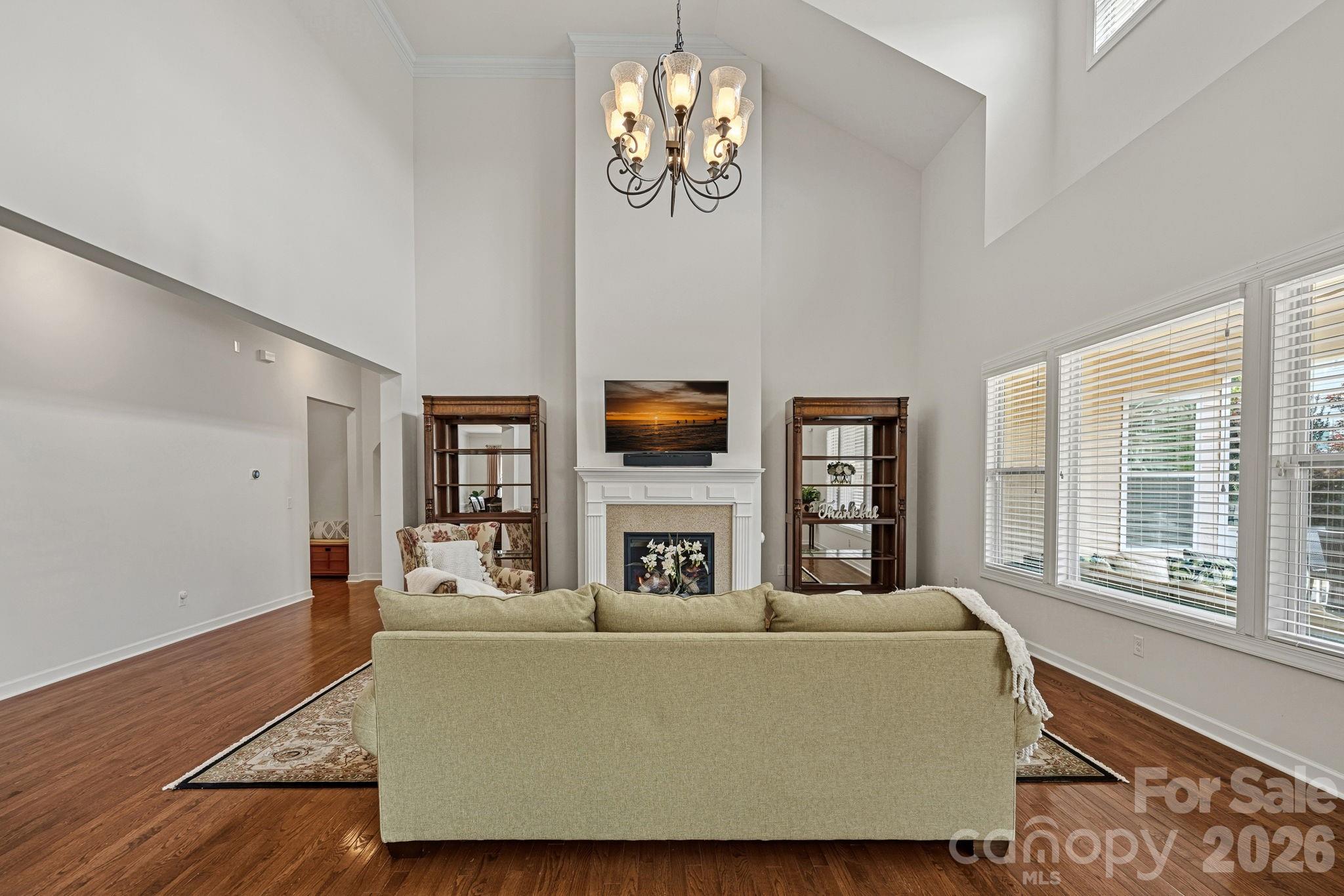 Dramatic GR w/vaulted ceiling - 10654 Rippling Stream Drive NW, Concord