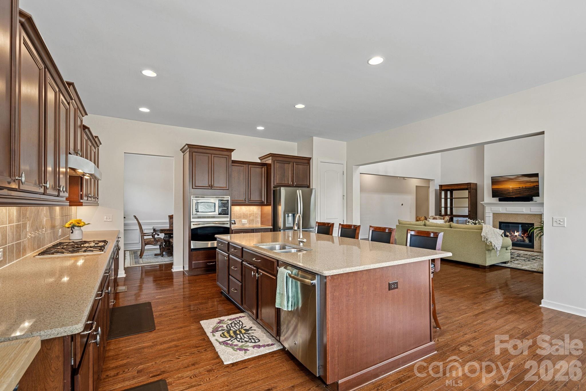 Quartz Countertops & large Kitchen island - 10654 Rippling Stream Drive NW, Concord