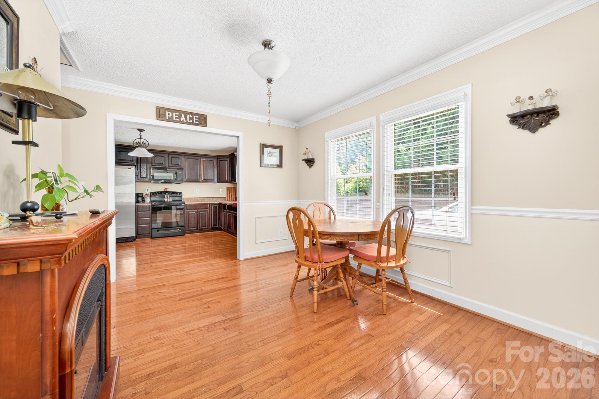 Single Family Residence at 206 Eagle Road, Belmont, photo 10 of 26