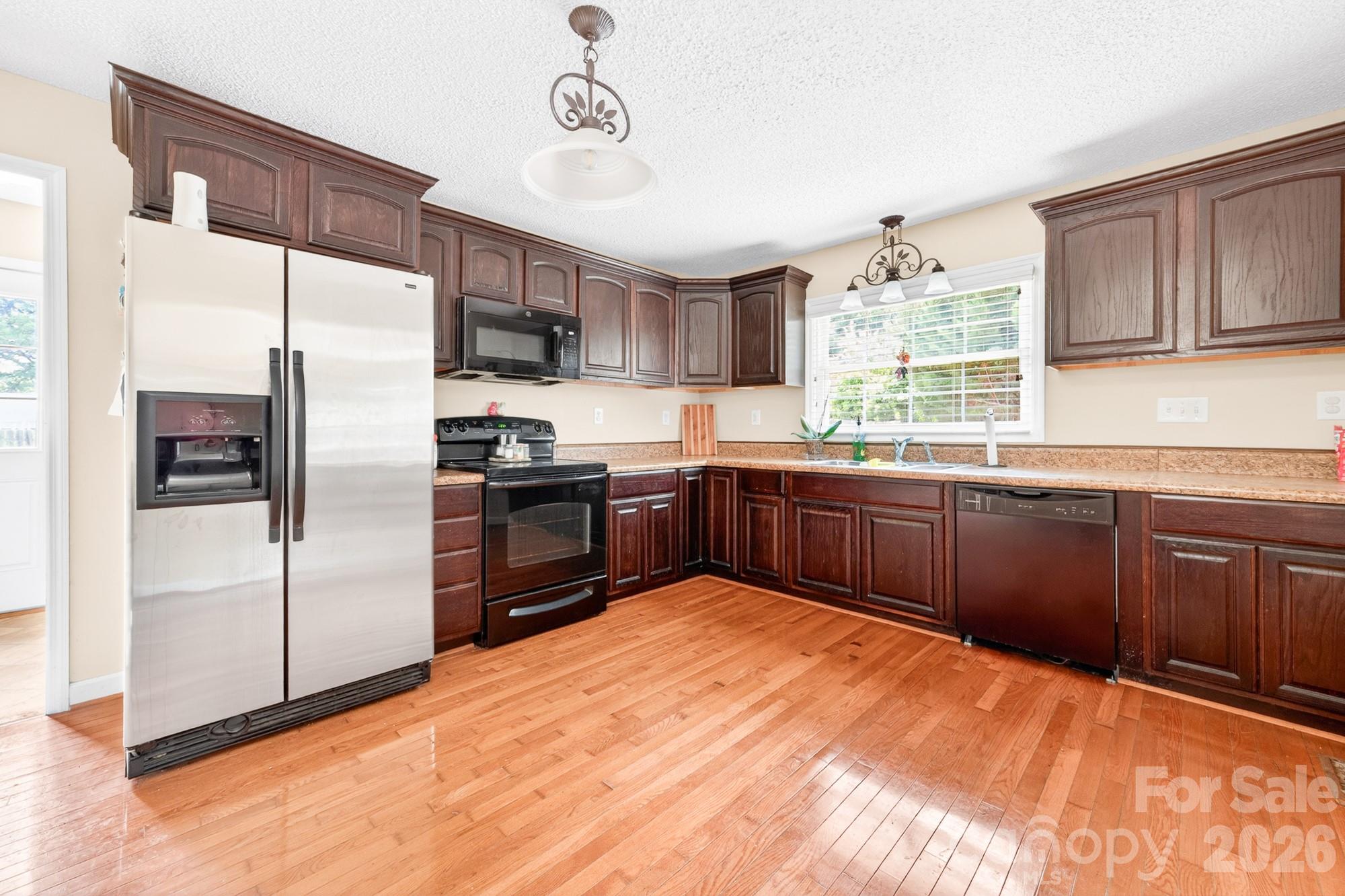 Single Family Residence at 206 Eagle Road, Belmont, photo 13 of 26