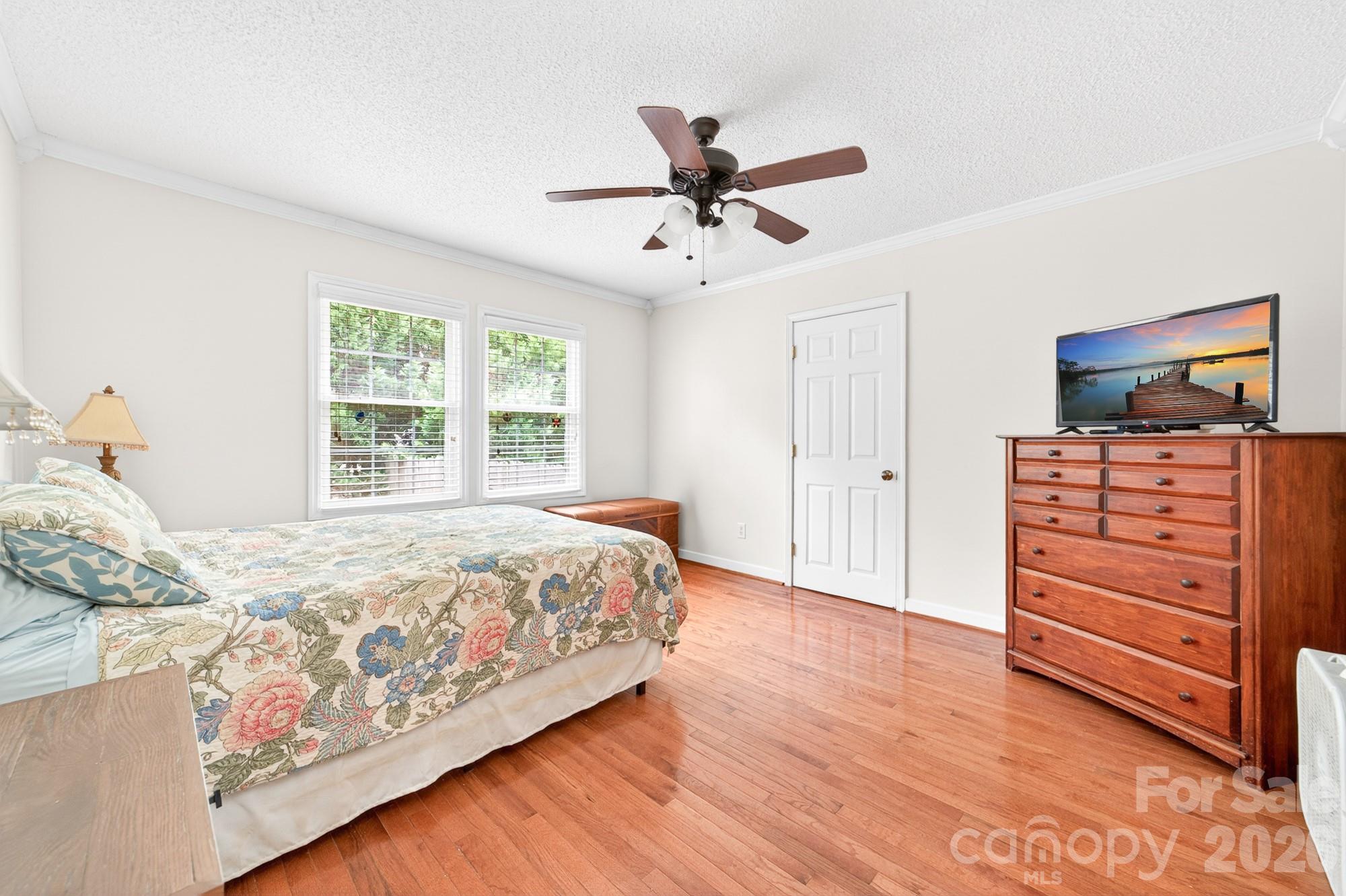Single Family Residence at 206 Eagle Road, Belmont, photo 16 of 26