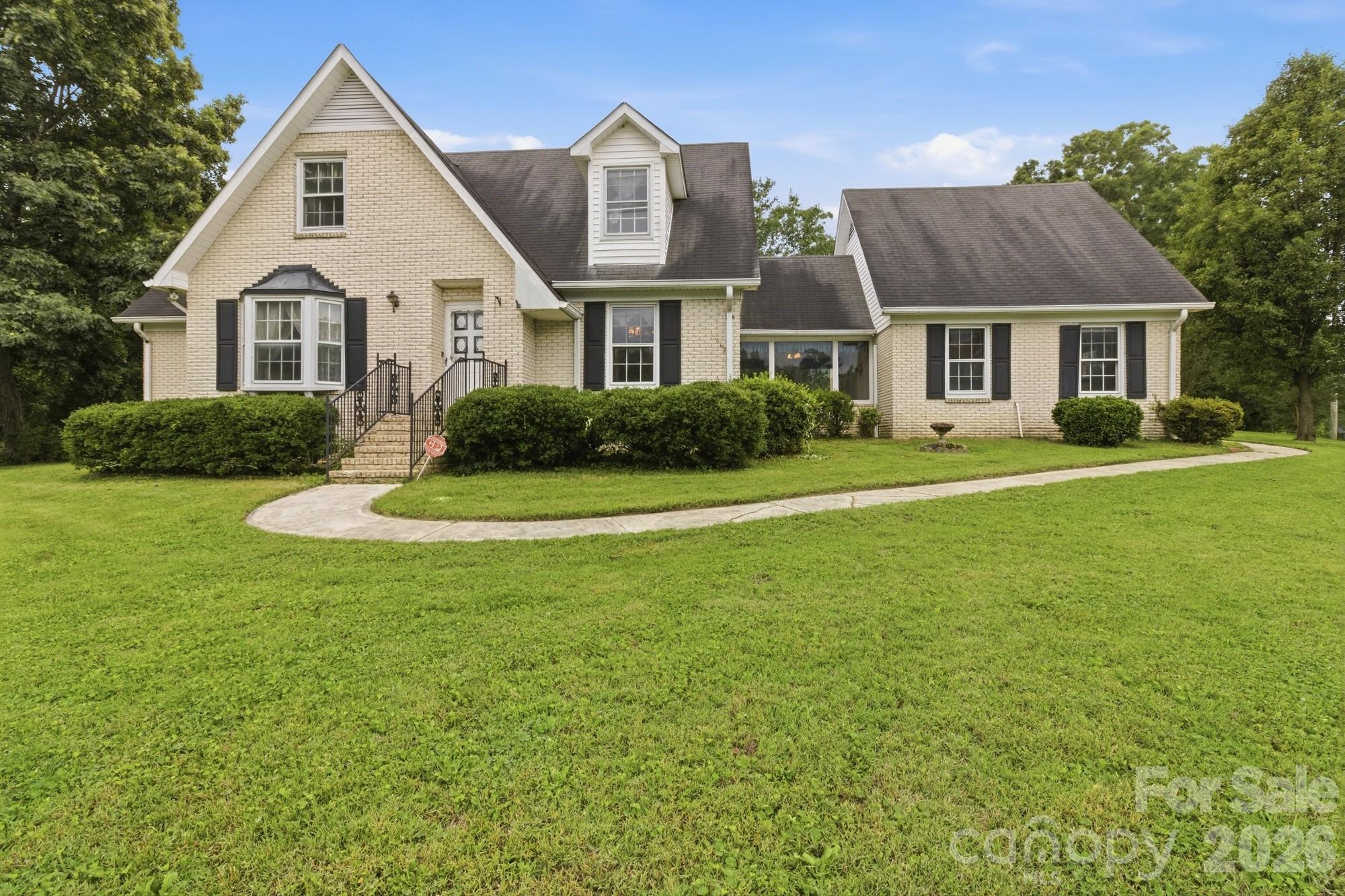 Single Family Residence at 3343 Olde Creek Trail, Matthews, photo 3 of 45