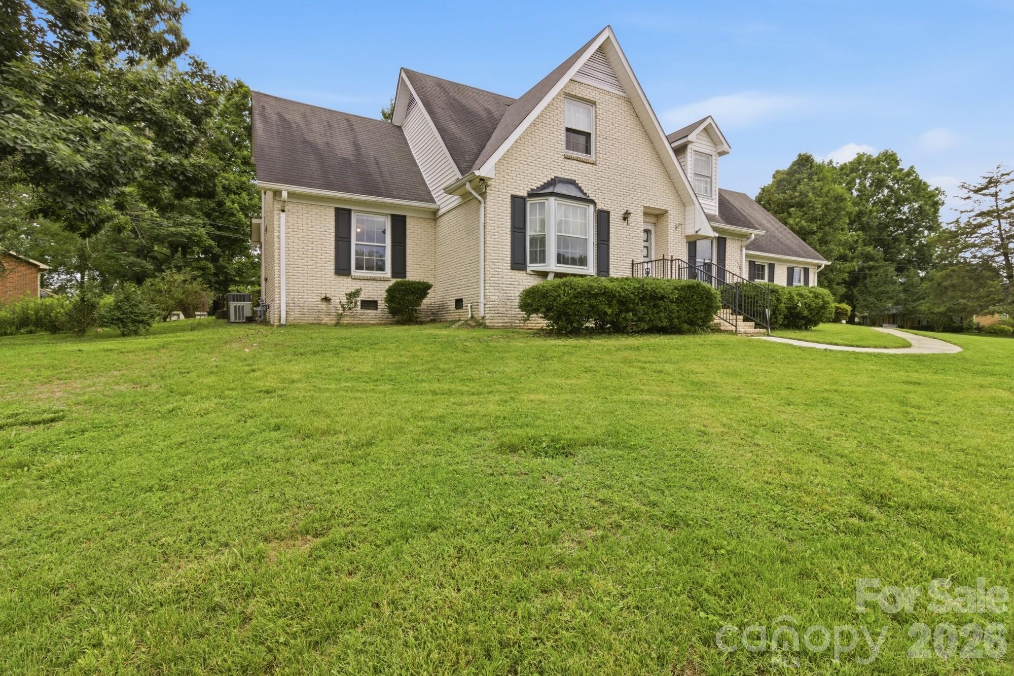Single Family Residence at 3343 Olde Creek Trail, Matthews, photo 5 of 45