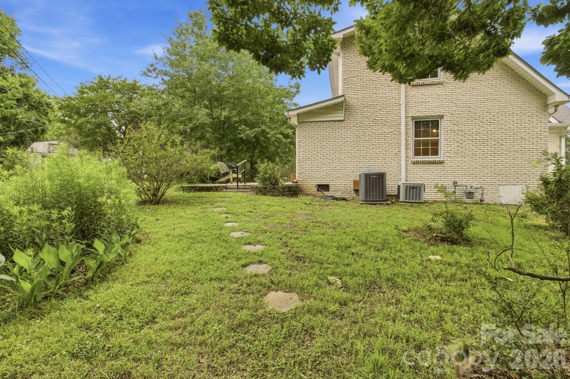 Single Family Residence at 3343 Olde Creek Trail, Matthews, photo 6 of 45