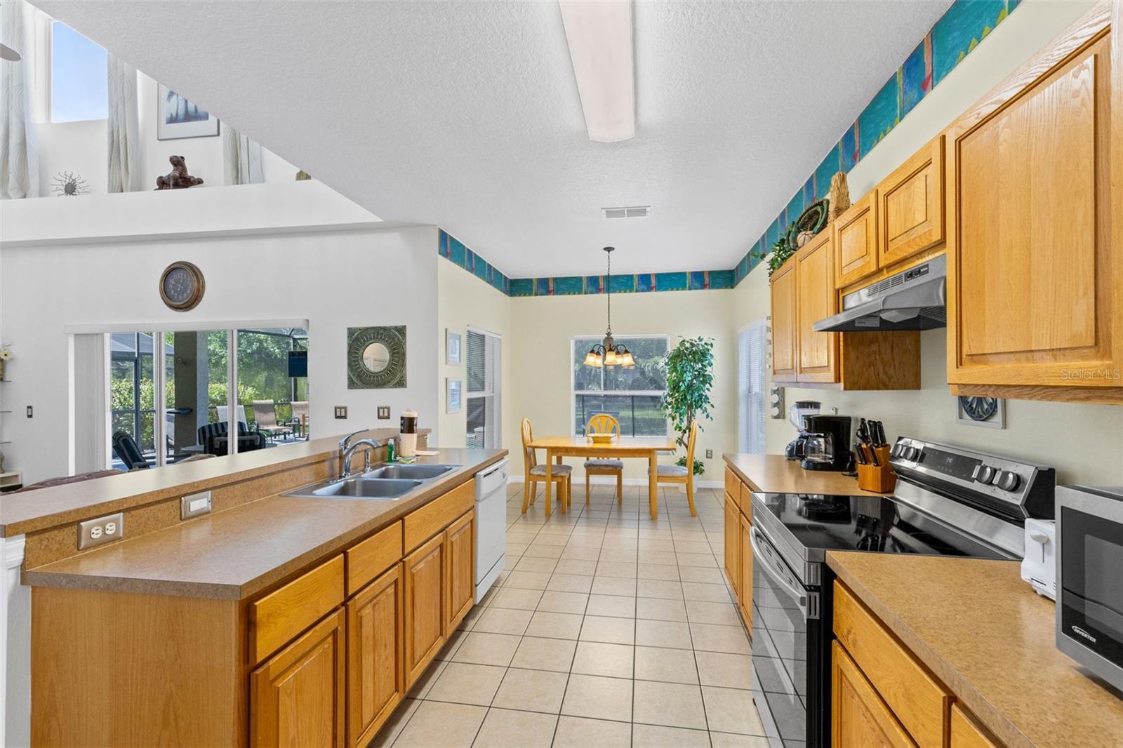 Single Family Residence at 4602 CUMBRIAN LAKES DR, KISSIMMEE, photo 11 of 42