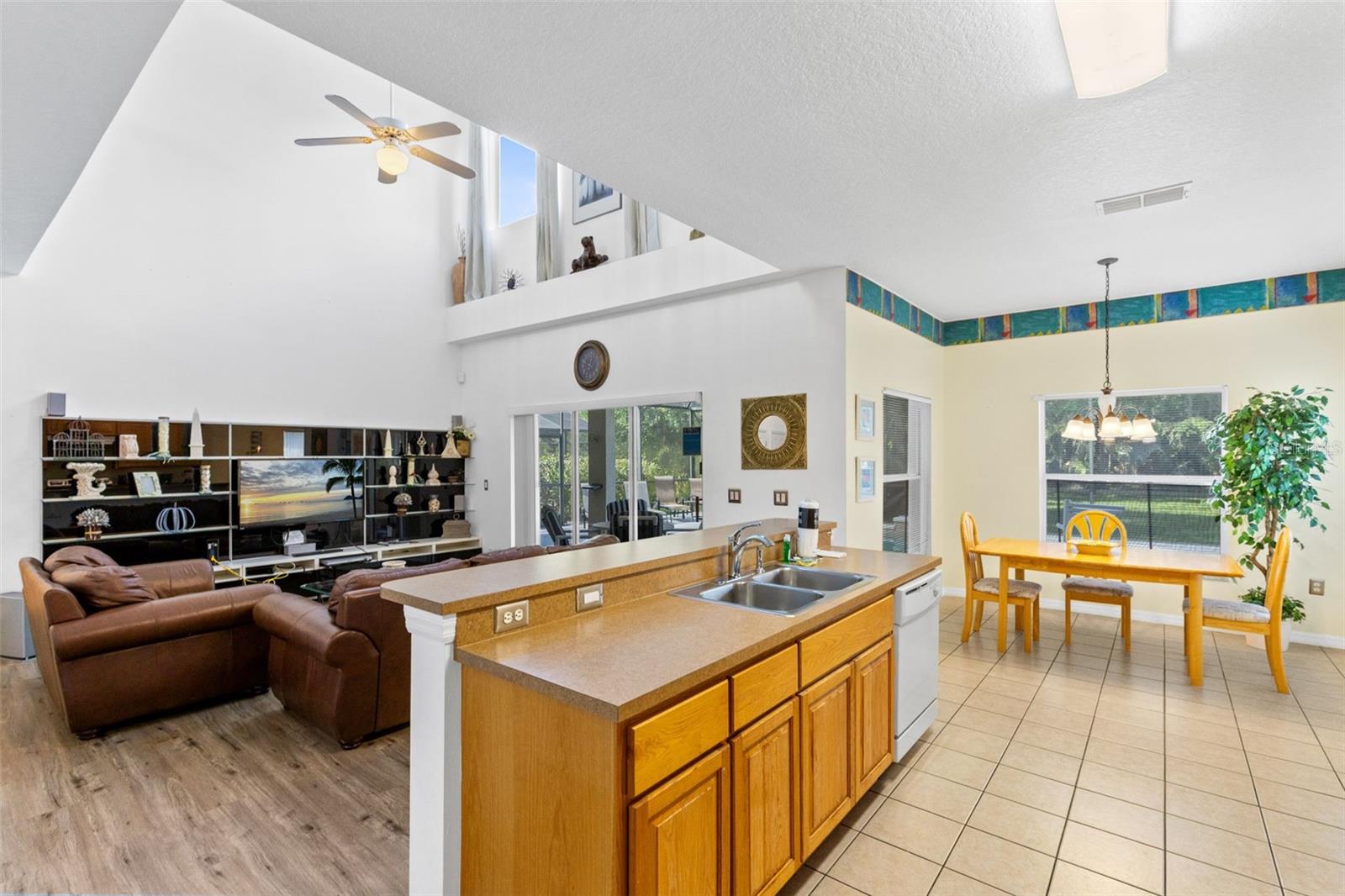 Single Family Residence at 4602 CUMBRIAN LAKES DR, KISSIMMEE, photo 12 of 42