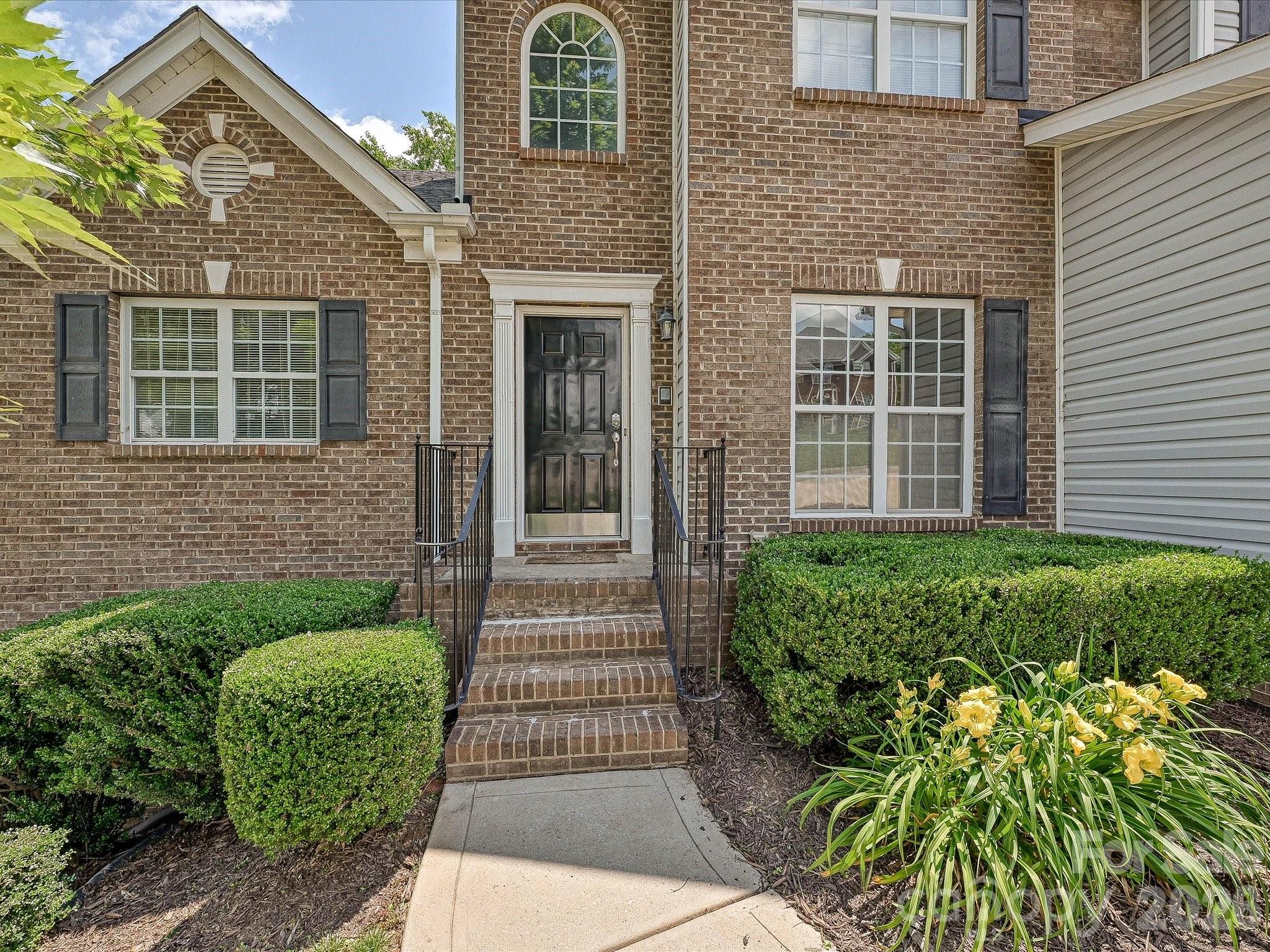 Single Family Residence at 152 Lighthouse Road, Mount Holly, photo 4 of 47
