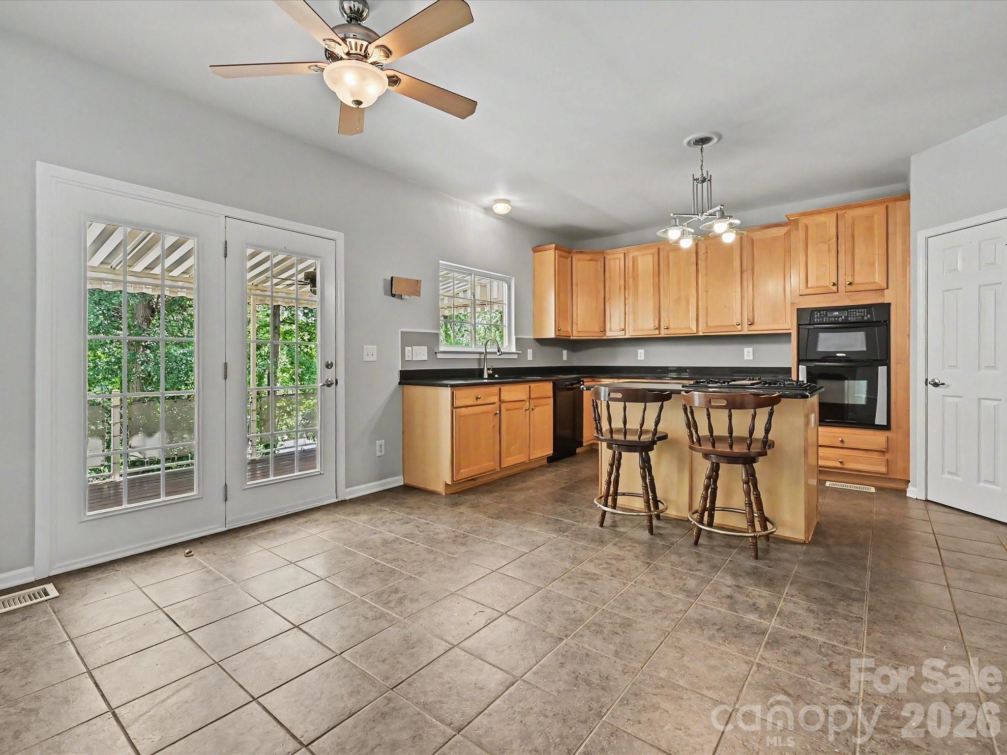 Breakfast area opens out to covered deck - 152 Lighthouse Road, Mount Holly