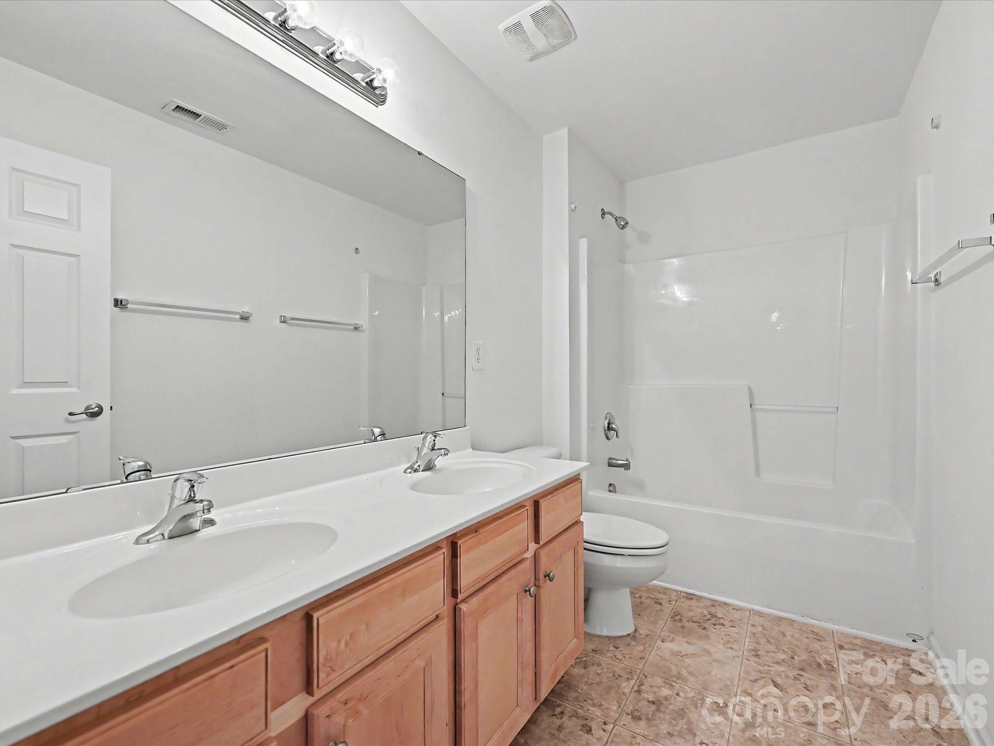 Hall bath upstairs with large dual vanity - 152 Lighthouse Road, Mount Holly