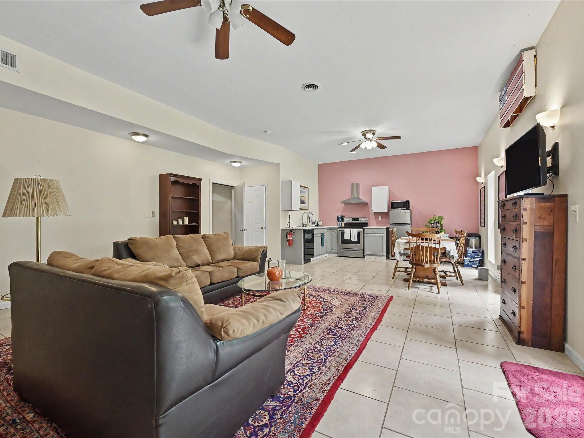 Basement mother-in-law apartment - 152 Lighthouse Road, Mount Holly