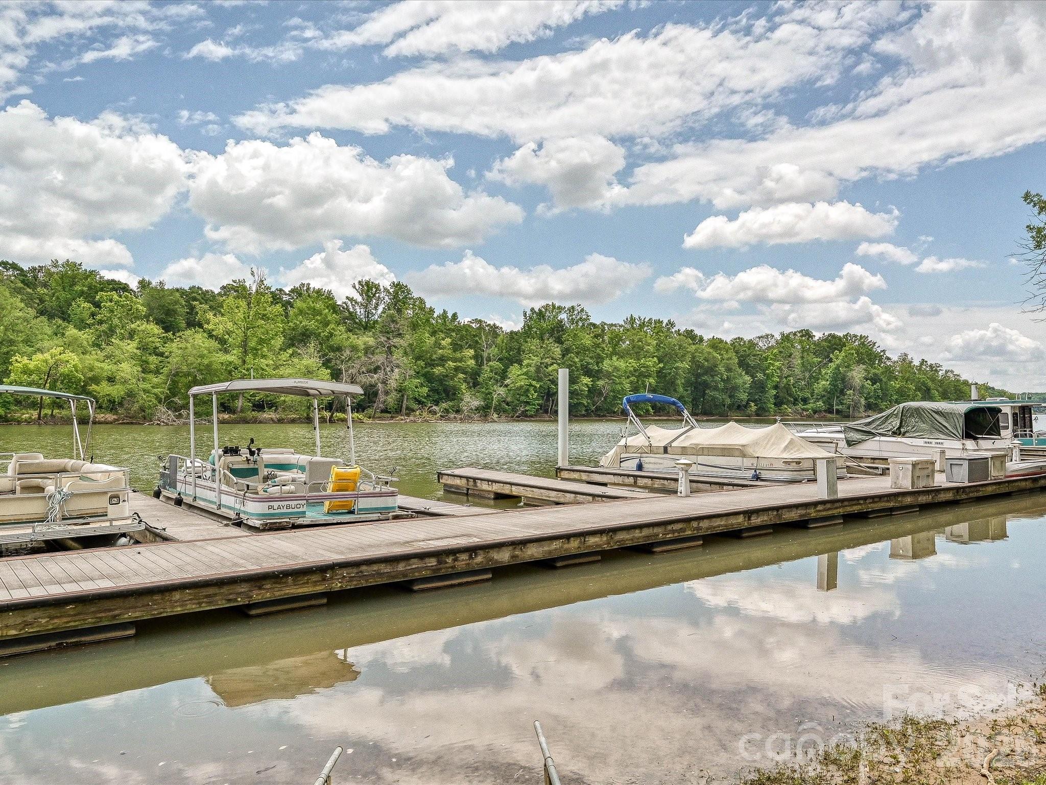 Canoe/kayak launch (boat slips not included, available from marina) - 152 Lighthouse Road, Mount Holly