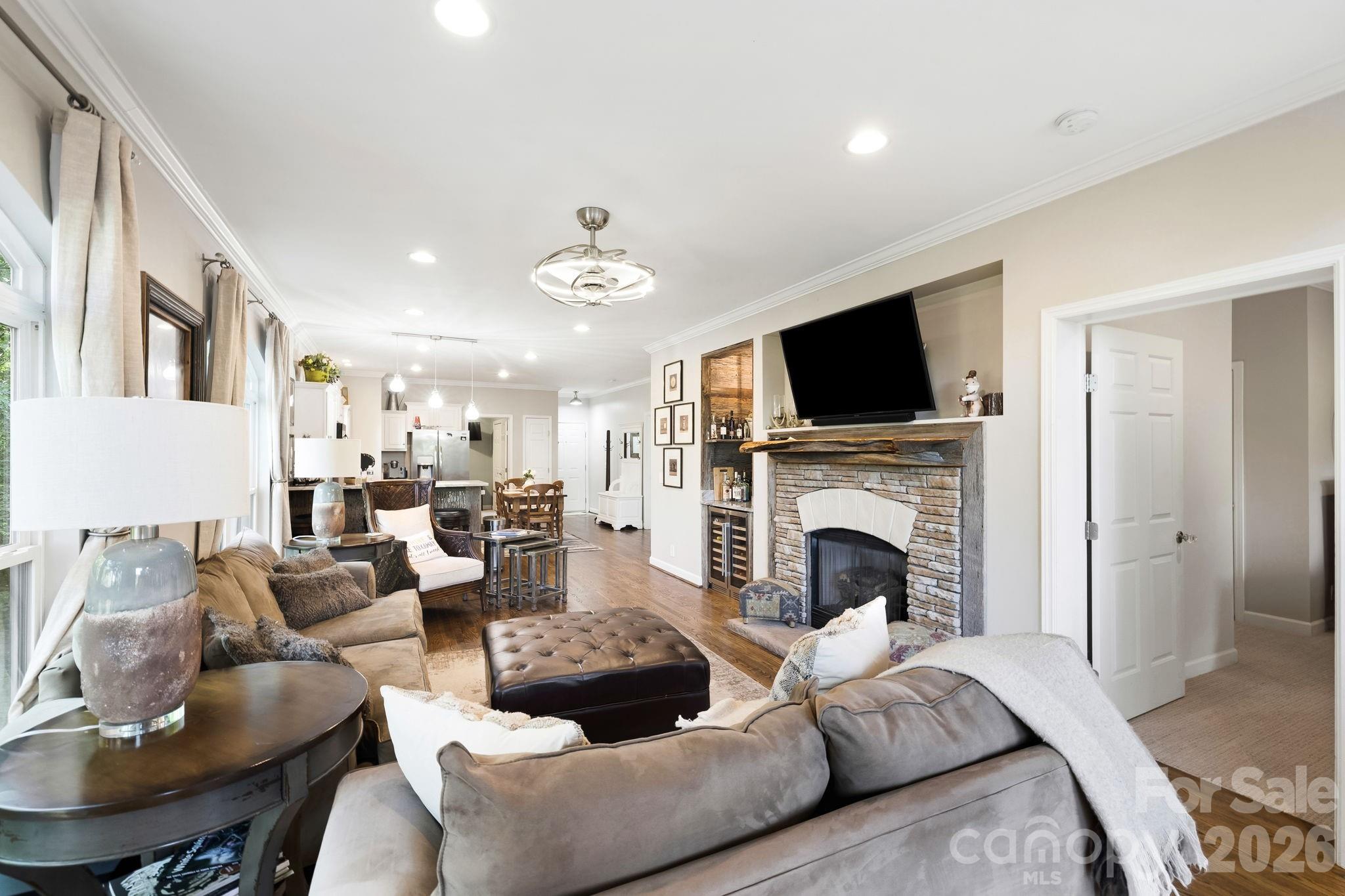 Prime Layout for Entertaining - 30 Lower Tanglewood Road E, Lake Toxaway