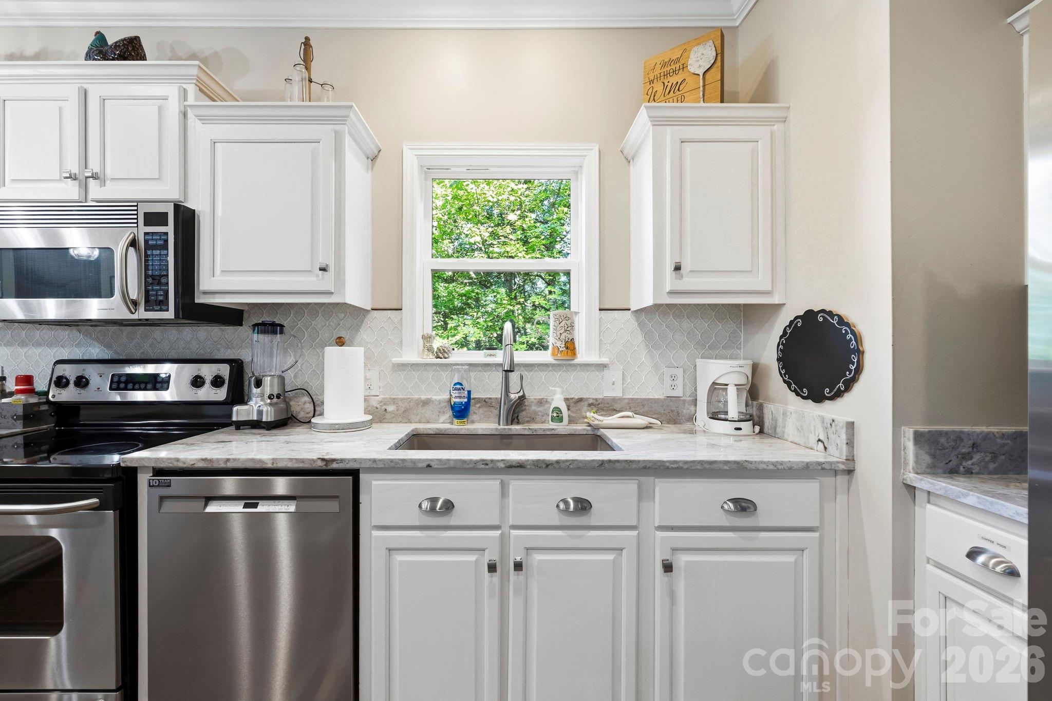 Custom Kitchen - 30 Lower Tanglewood Road E, Lake Toxaway