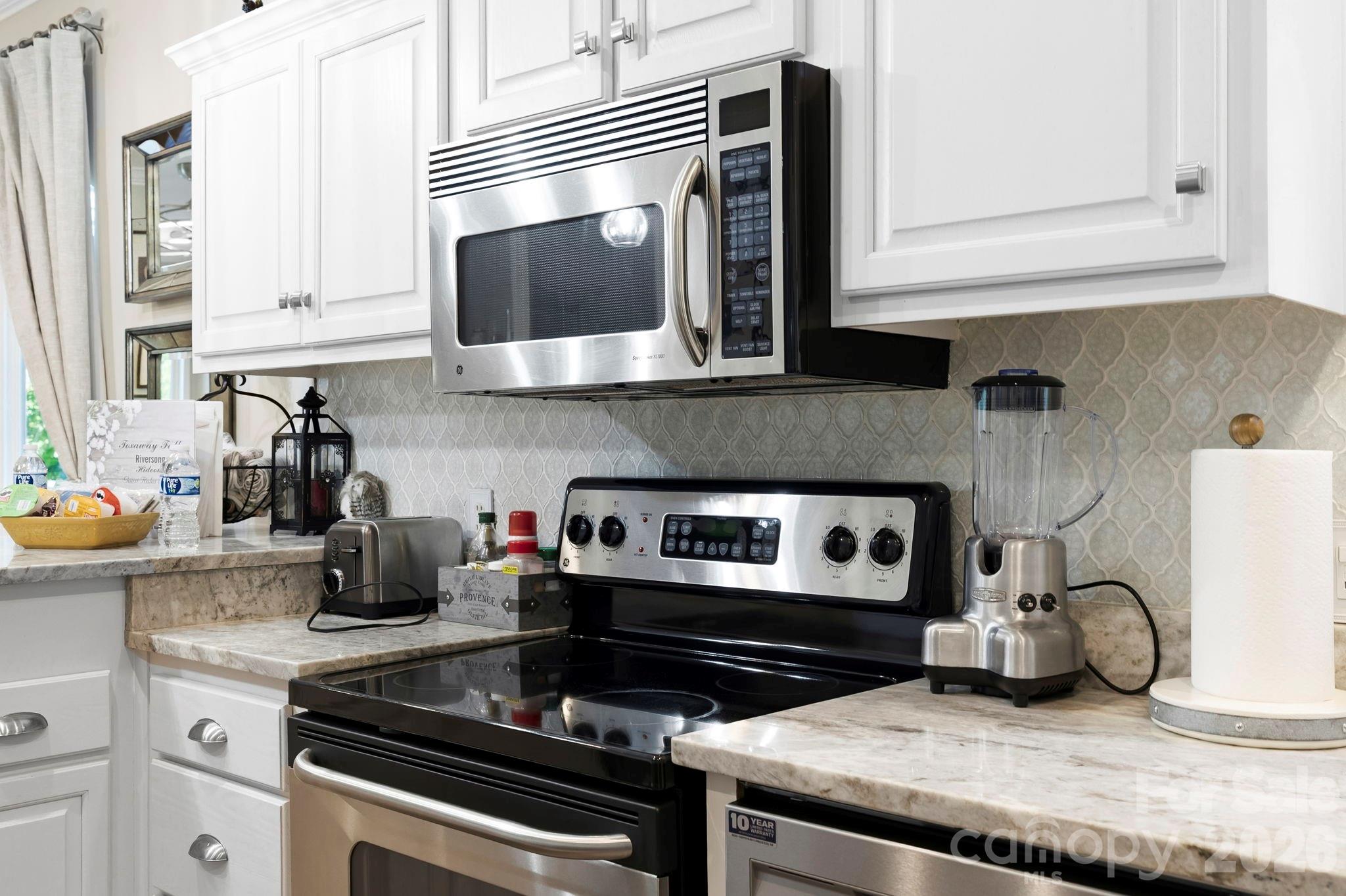 Stainless Appliances - 30 Lower Tanglewood Road E, Lake Toxaway