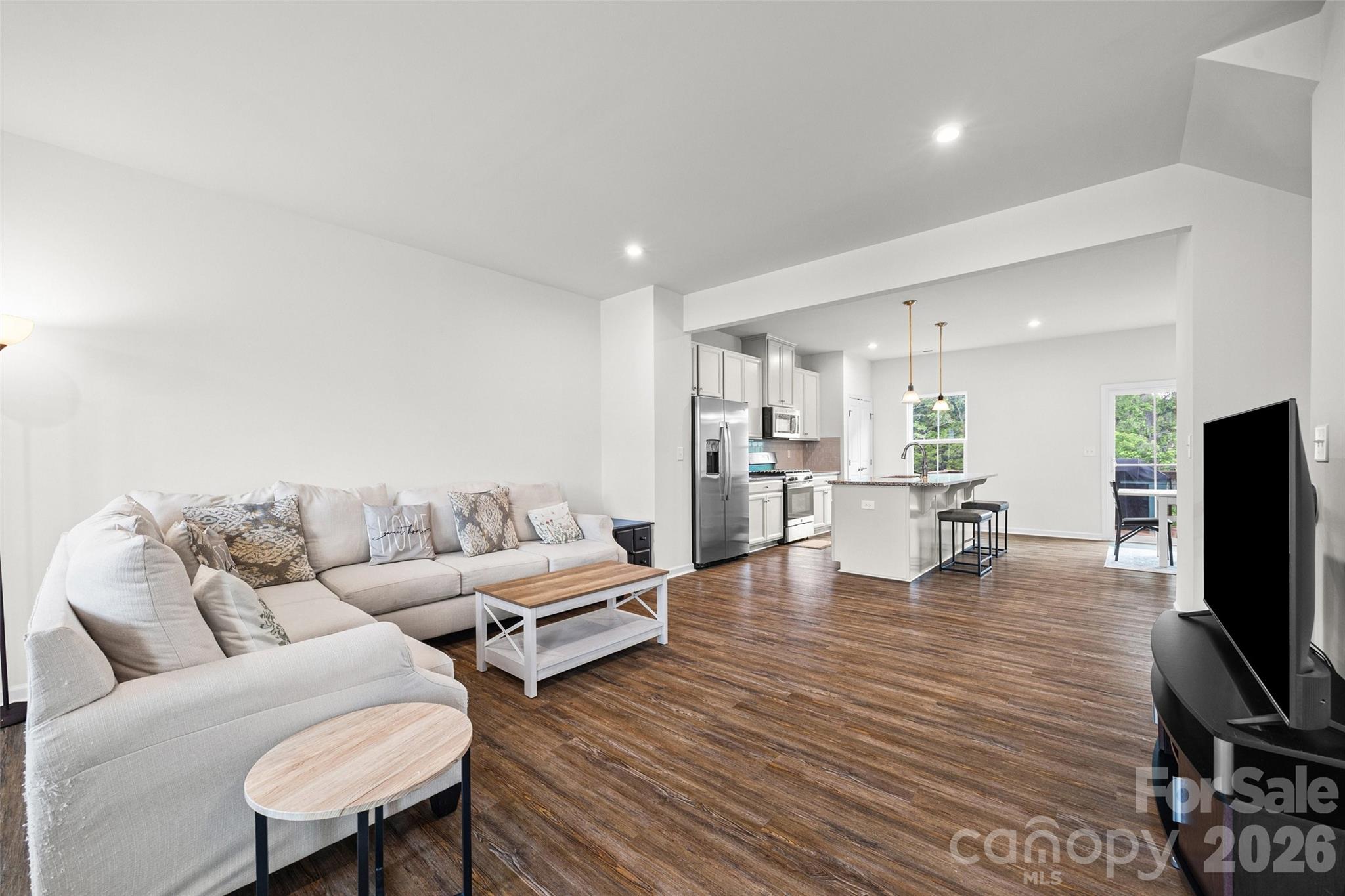 spacious open floor plan - 2605 Grantham Place Drive, Fort Mill