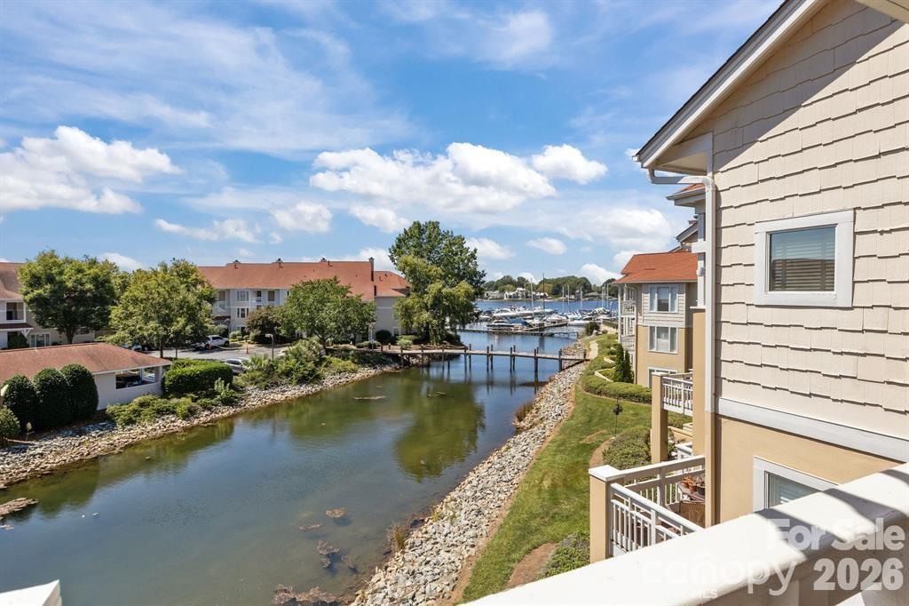 Condominium at 18009 Kings Point Drive, Cornelius, photo 2 of 42