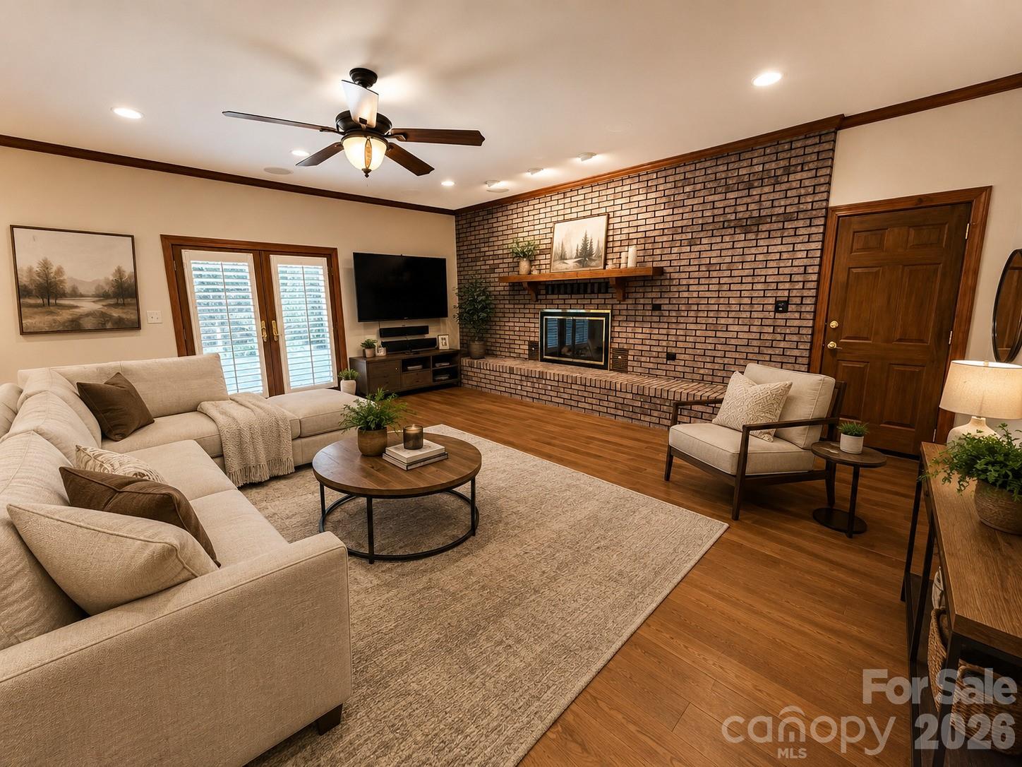 Spacious Family Room off Kitchen - 900 Courtney Court SE, Concord