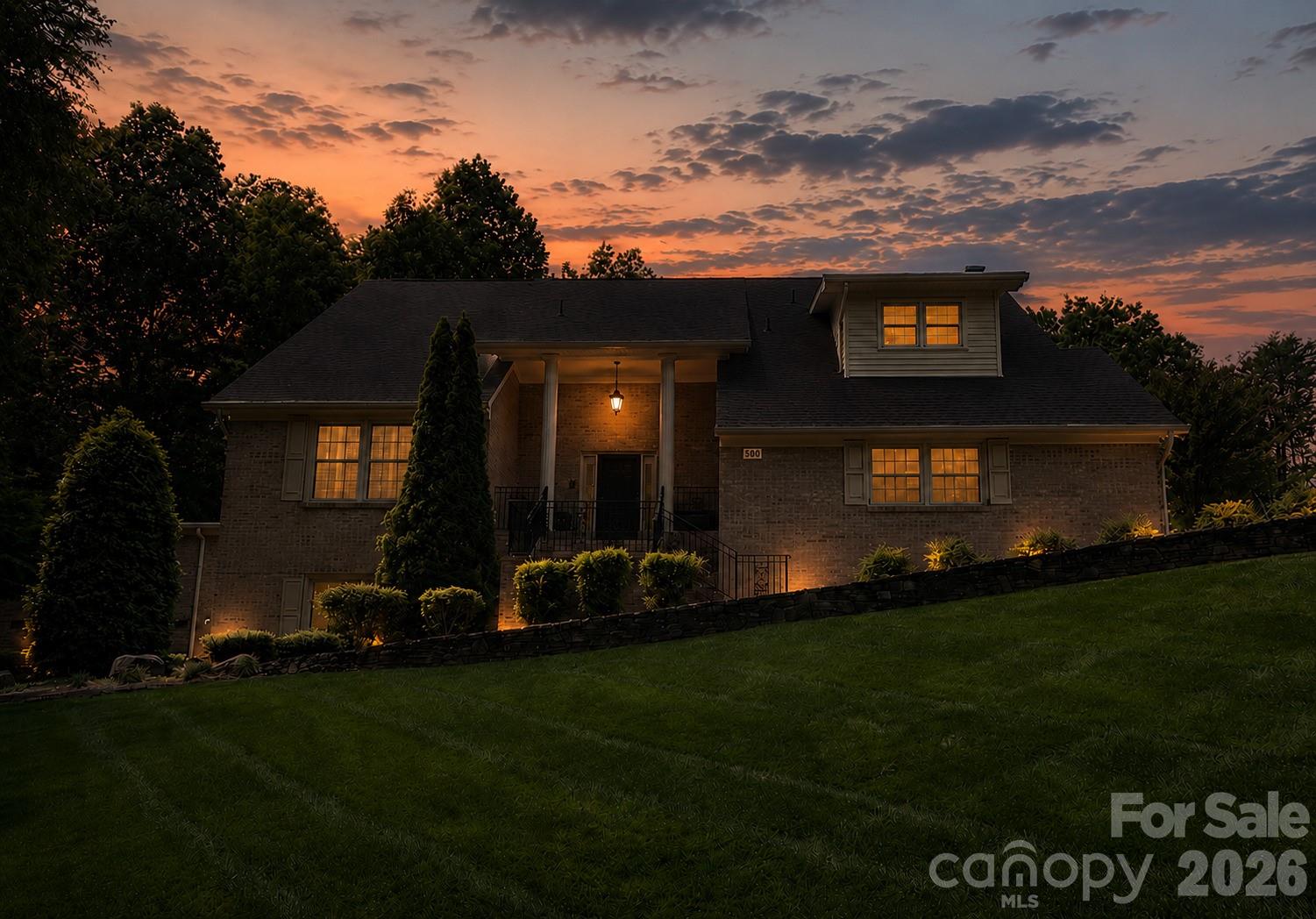 Welcome Home !!! - 900 Courtney Court SE, Concord