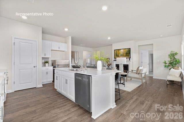 Single Family Residence at 116 Lakeside Ridge Way, Mooresville, photo 8 of 21