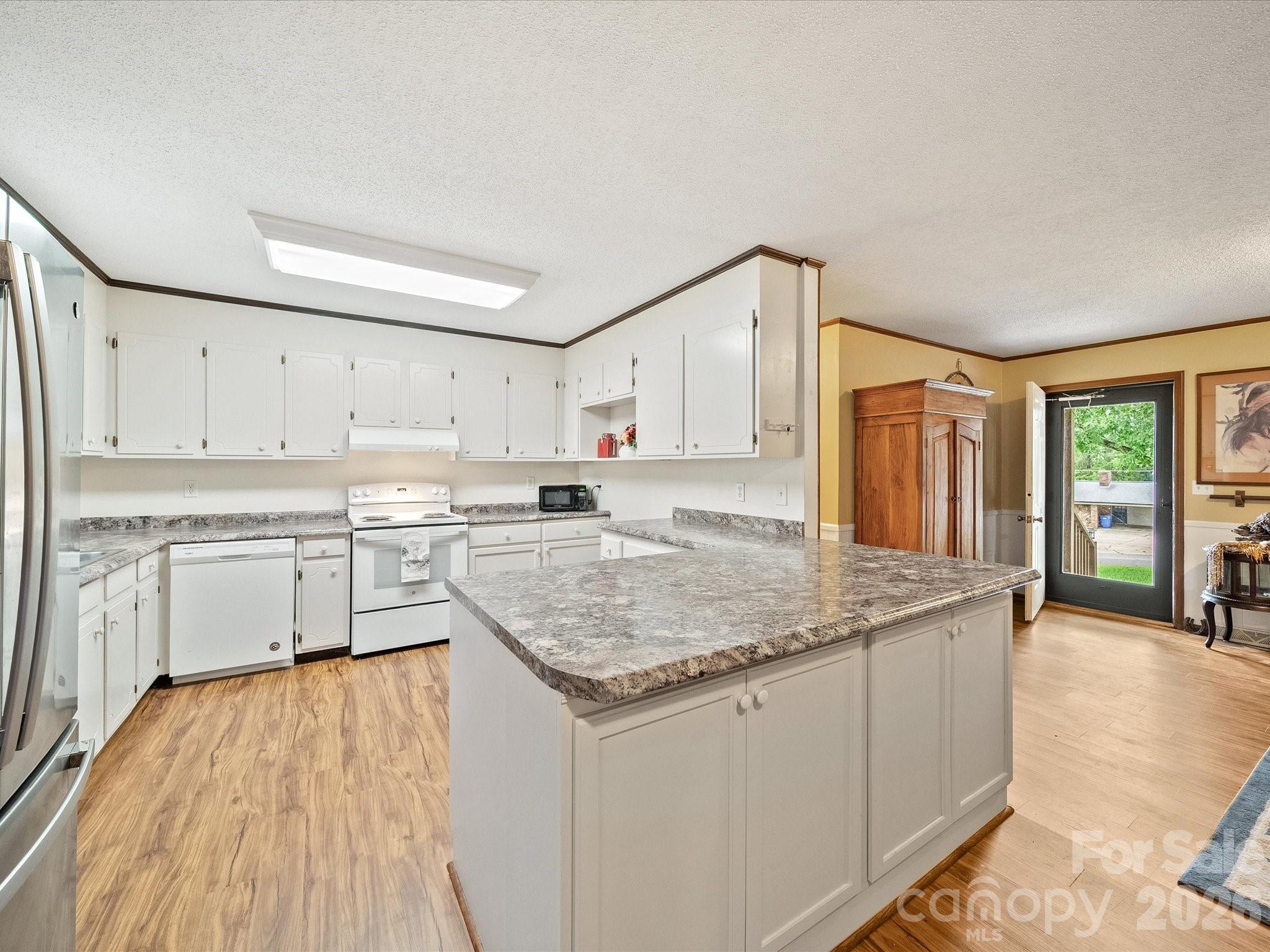 Single Family Residence at 3510 Flint Drive, Statesville, photo 4 of 48