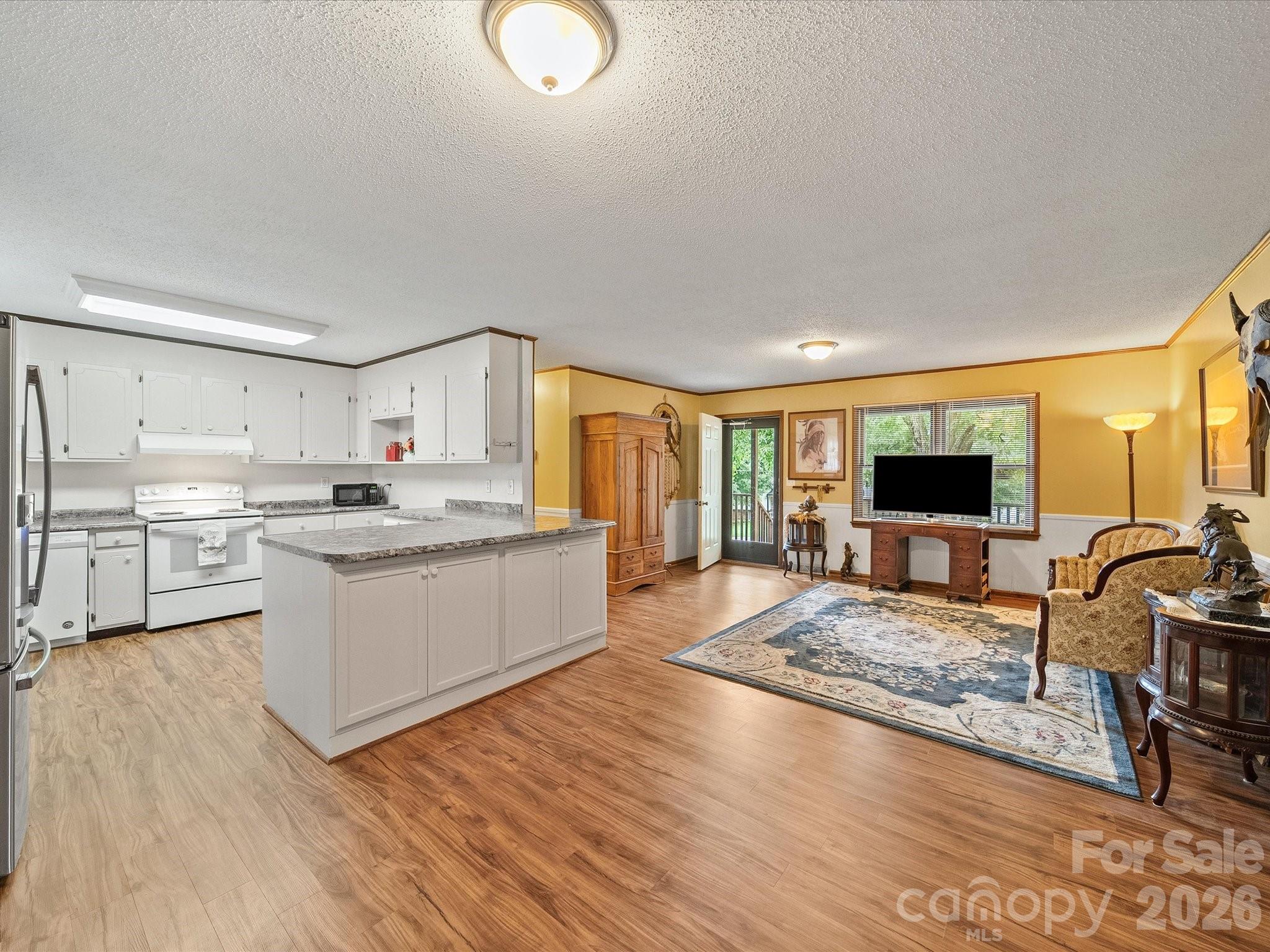 Single Family Residence at 3510 Flint Drive, Statesville, photo 9 of 48