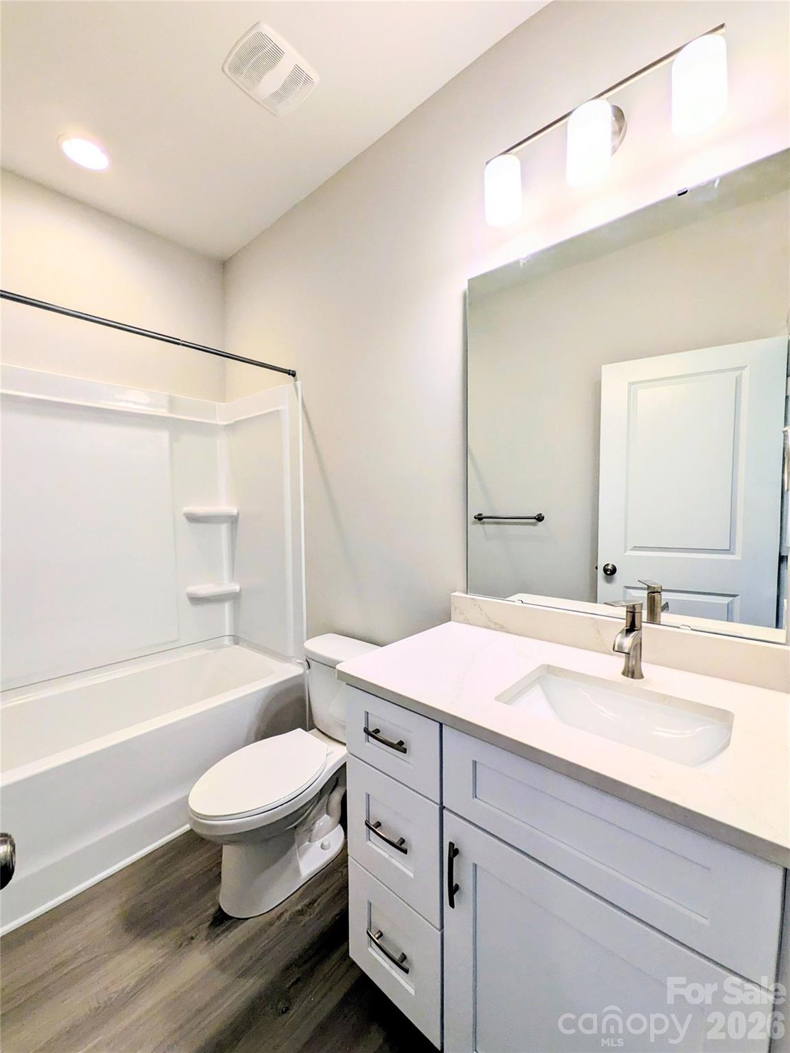 Full bath on second level for secondary bedrooms - 209 James Street, Kannapolis