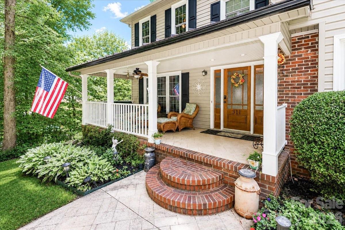 Front Porch - 311 N Deerfield Circle, Salisbury