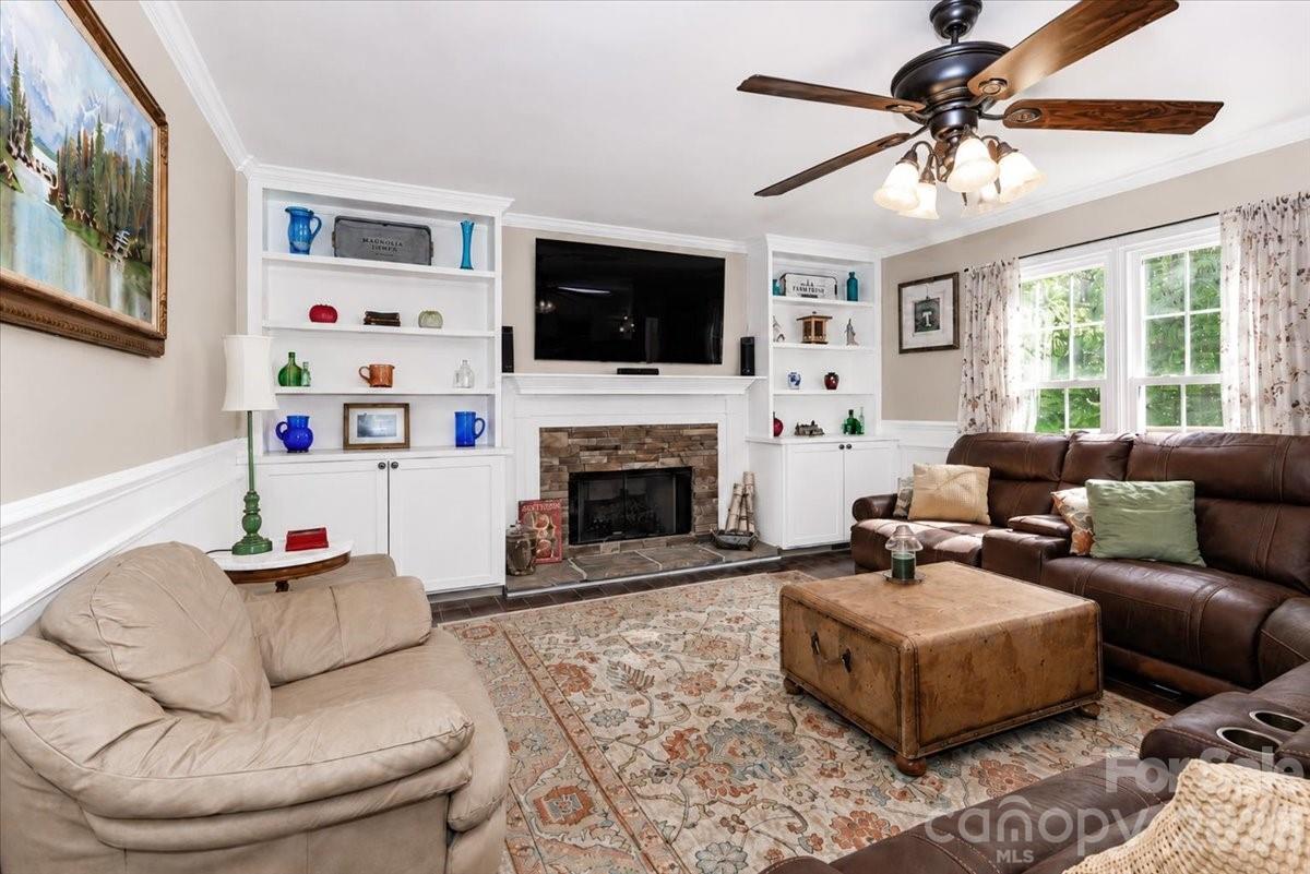 Family Room - 311 N Deerfield Circle, Salisbury