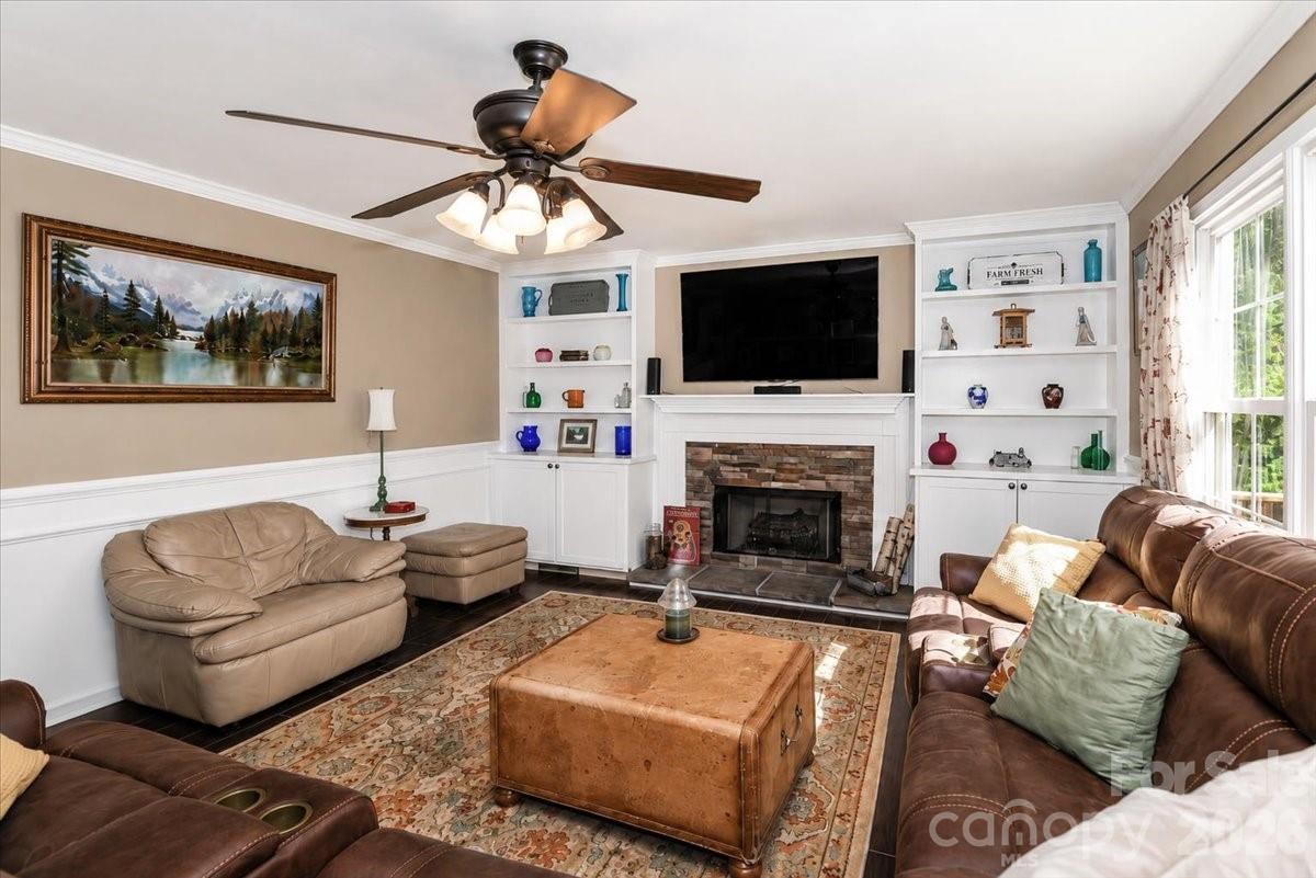 Family Room - 311 N Deerfield Circle, Salisbury