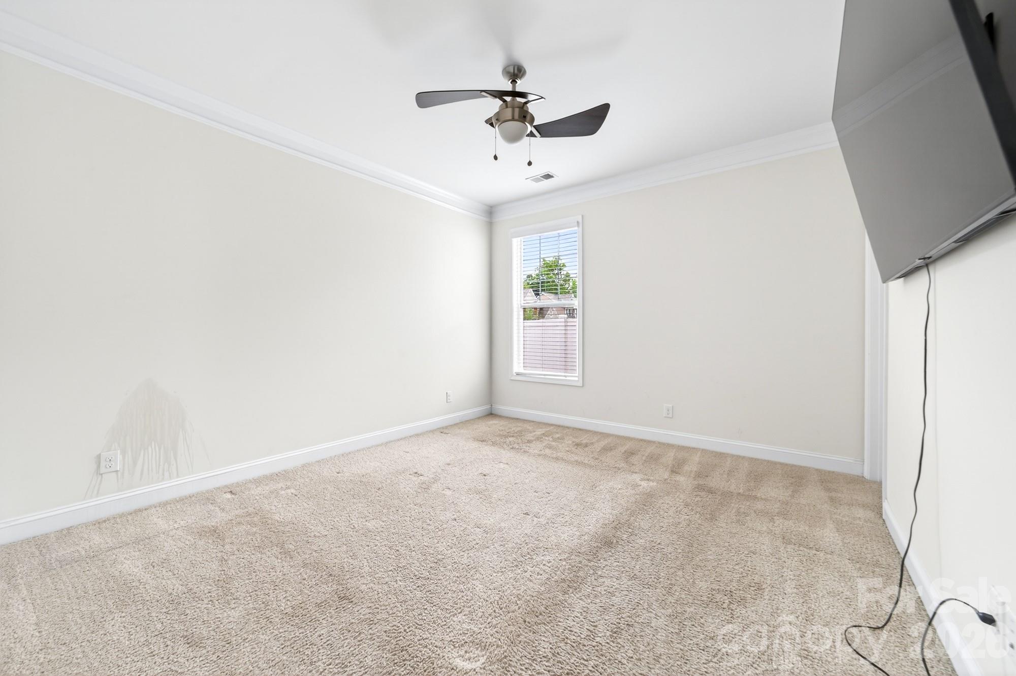 Main floor bedroom - 5972 Redwood Pine Road, Concord