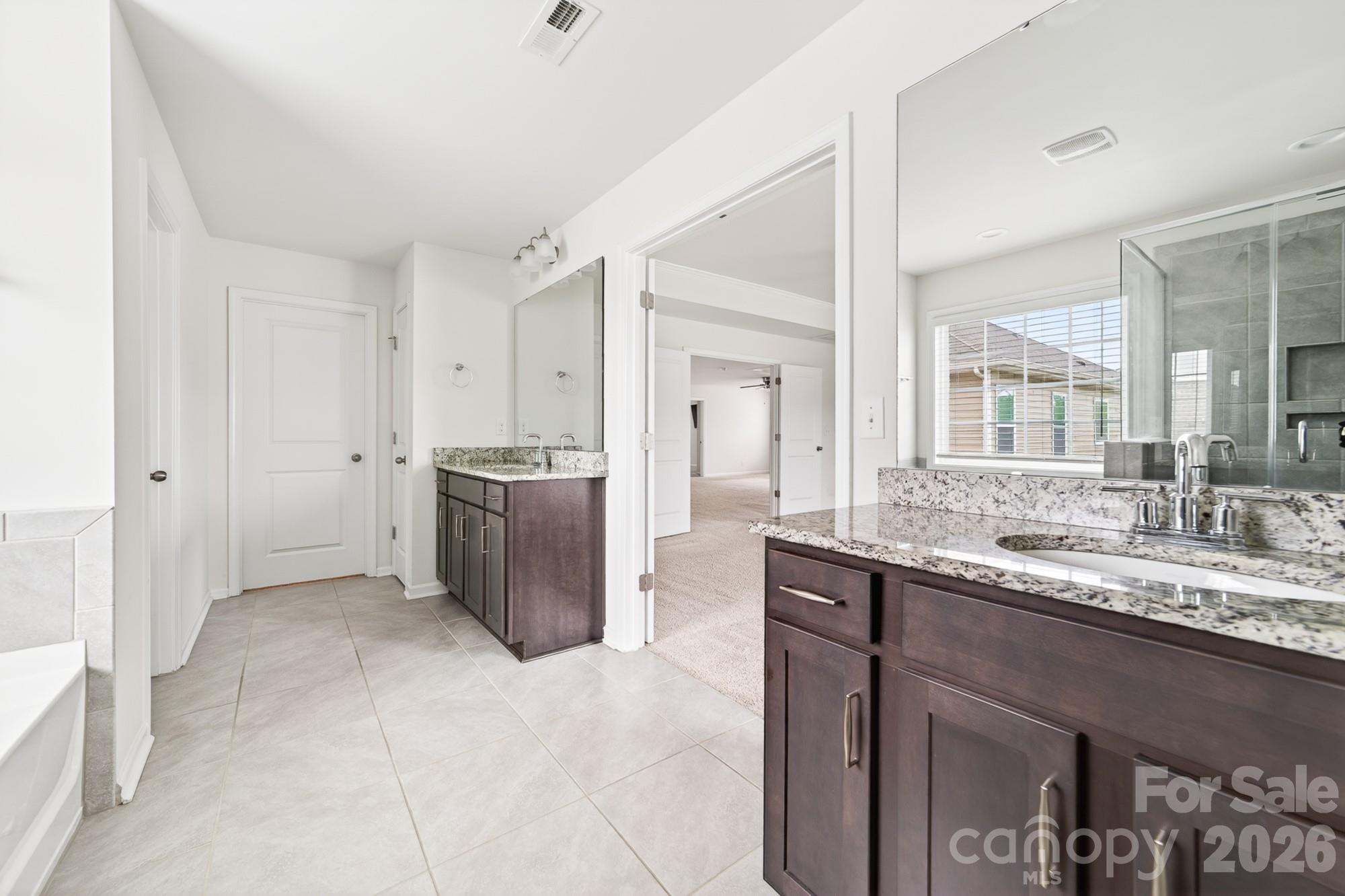 Who doesn't love separate sink areas in the primary? - 5972 Redwood Pine Road, Concord