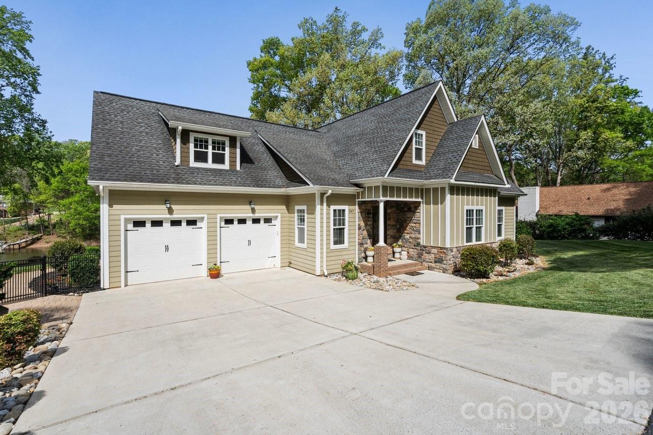 Single Family Residence at 347 Whippoorwill Road, Mooresville, photo 2 of 37