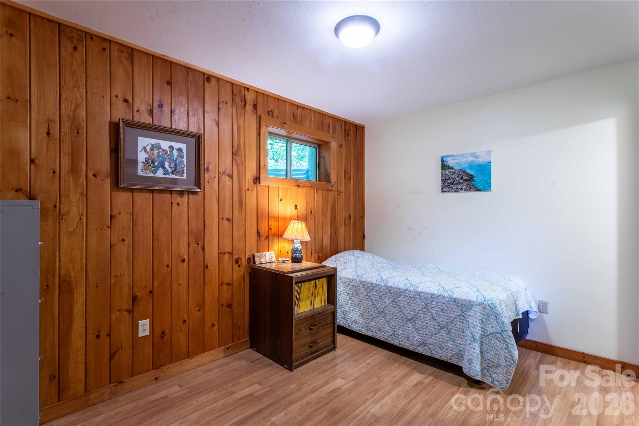 Second downstairs bedroom offers plenty of space for guests or tenants. - 22 Great Aspen Way, Black Mountain