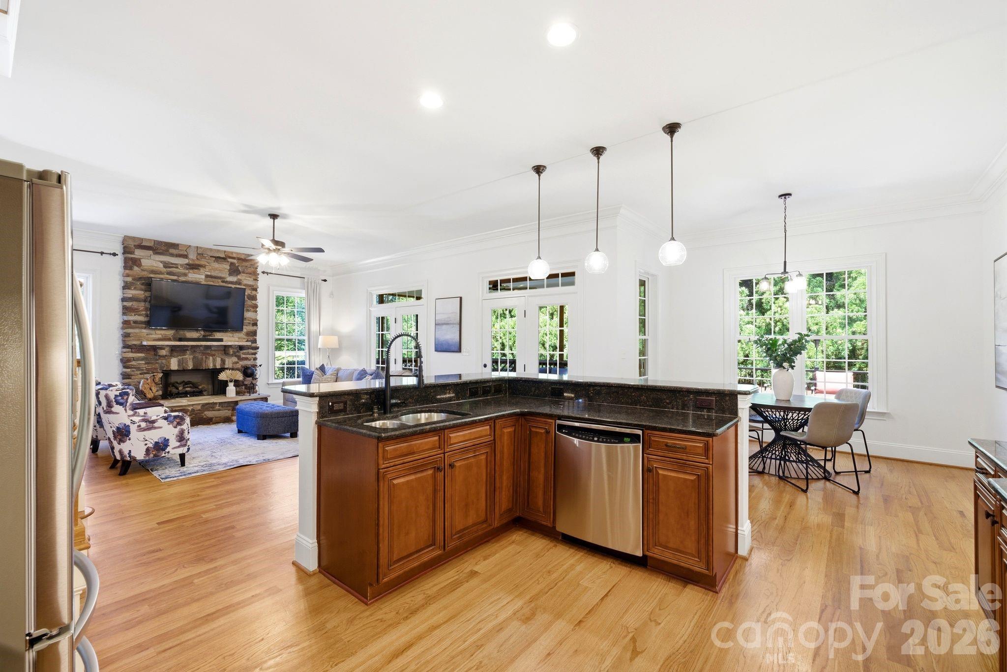 Single Family Residence at 16000 Sunset Drive, Huntersville, photo 11 of 44