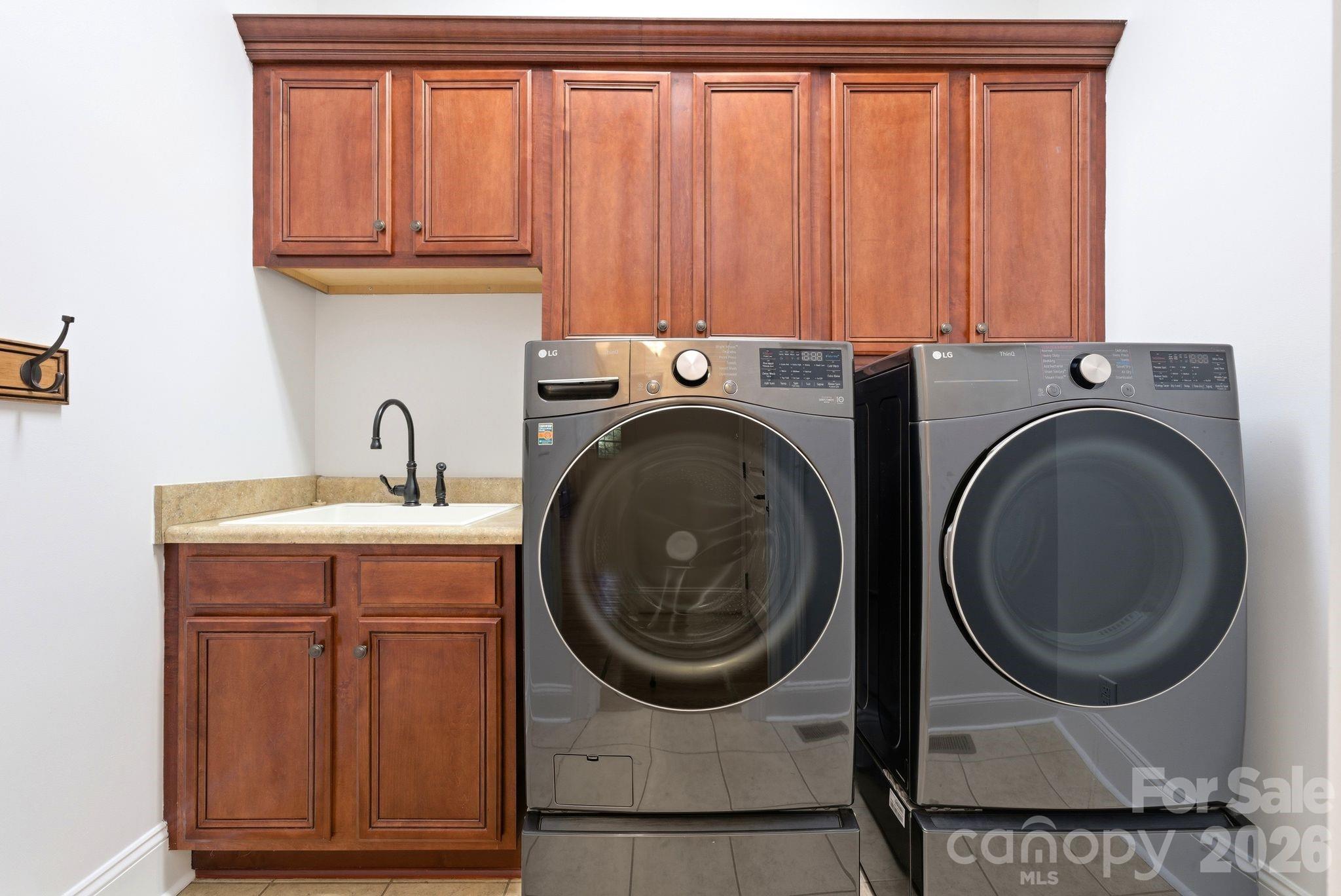 Main Level Laundry - 16000 Sunset Drive, Huntersville