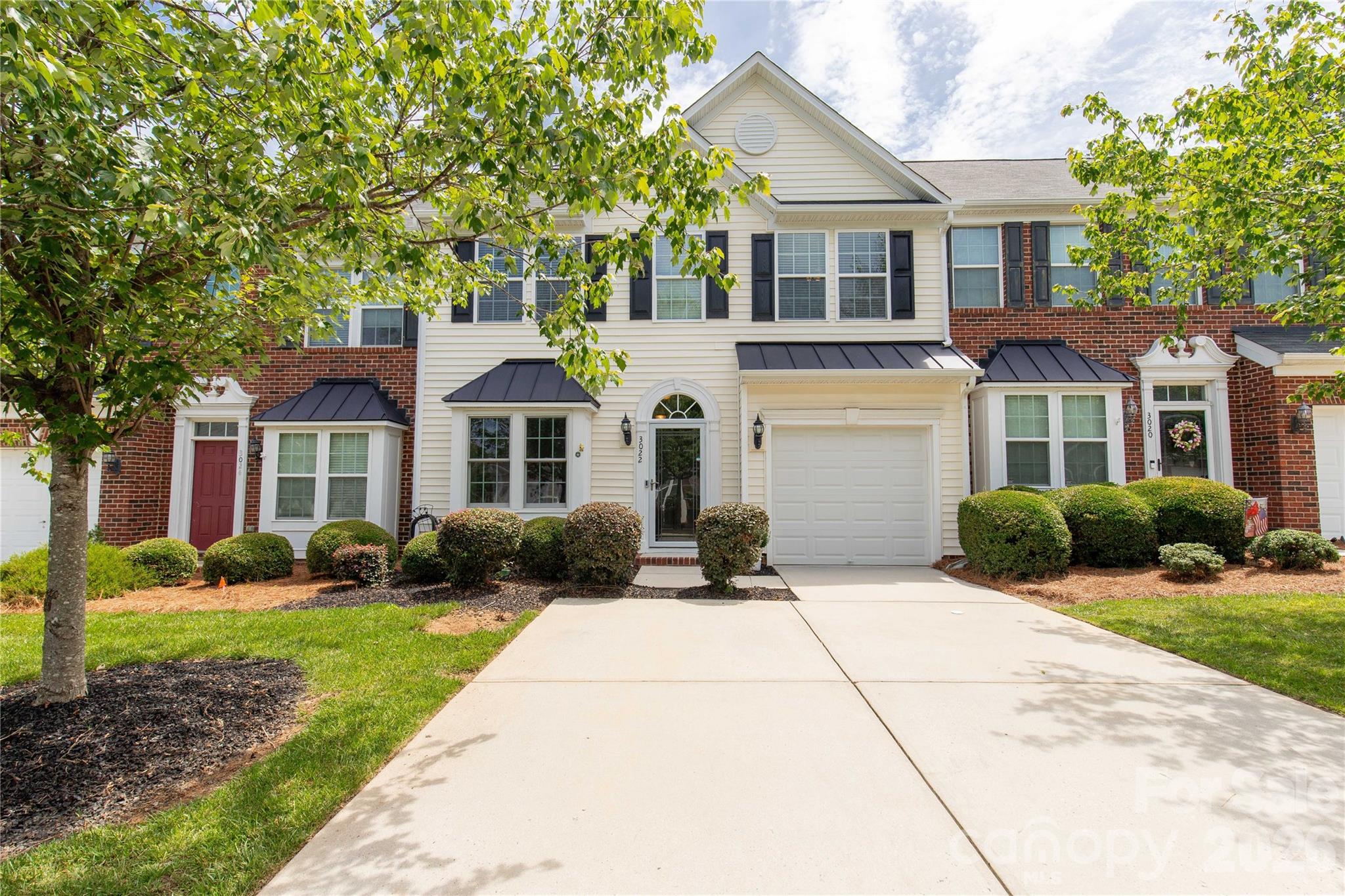 Townhouse at 3022 Cabot Way, Fort Mill, photo 2 of 27