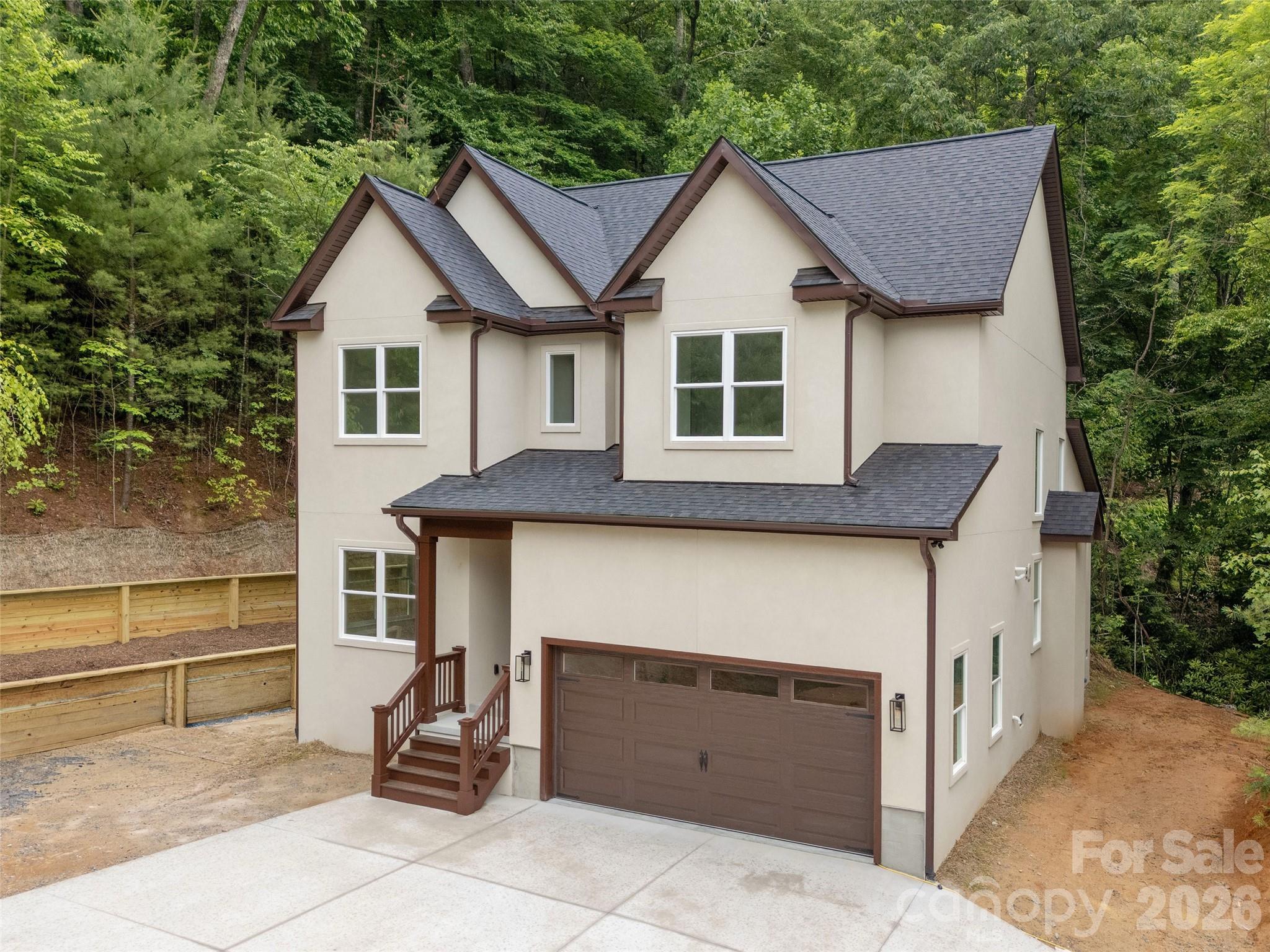Single Family Residence at 366 Mistletoe Trail, Hendersonville, photo 2 of 29