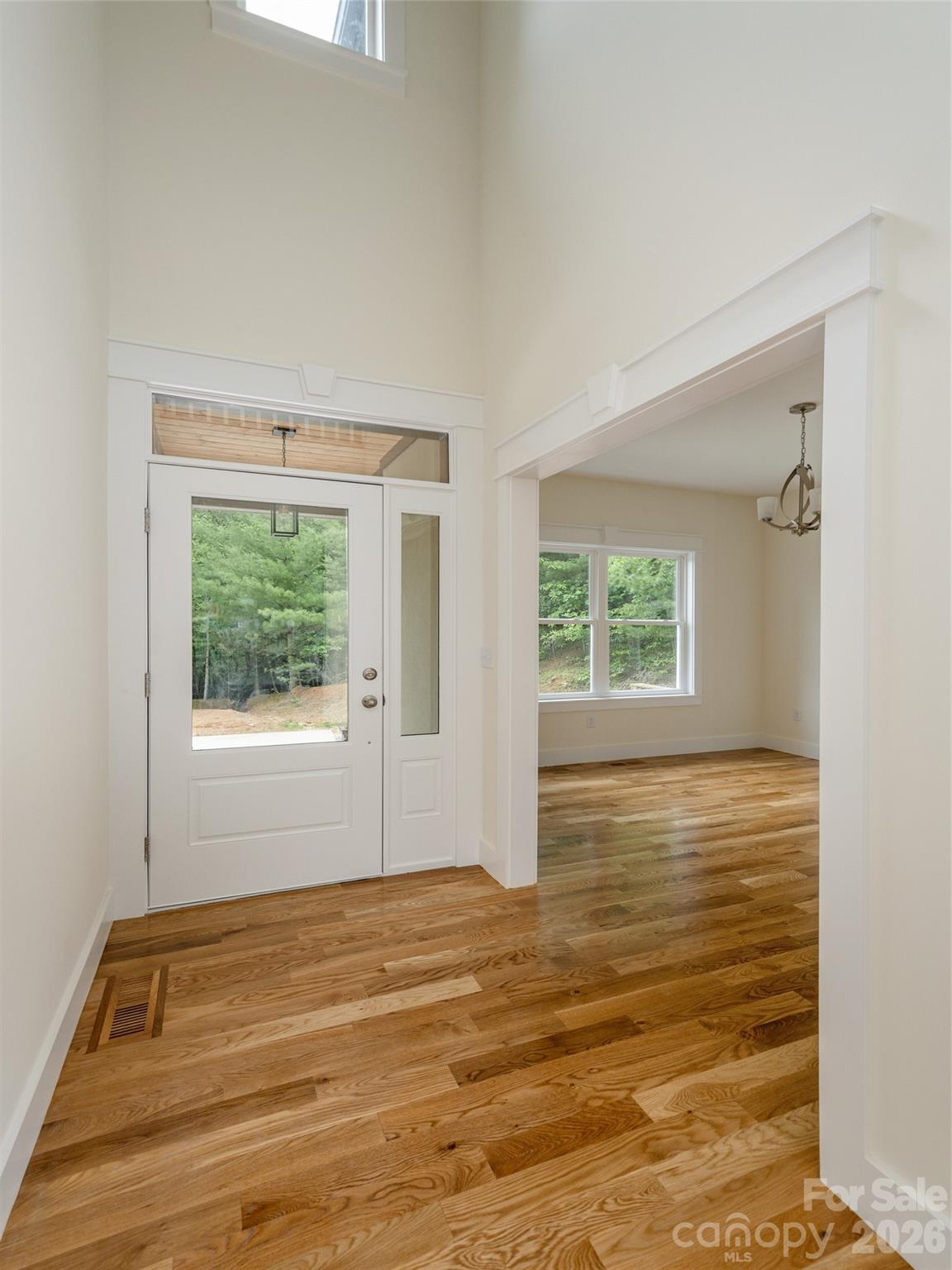 Single Family Residence at 366 Mistletoe Trail, Hendersonville, photo 4 of 29