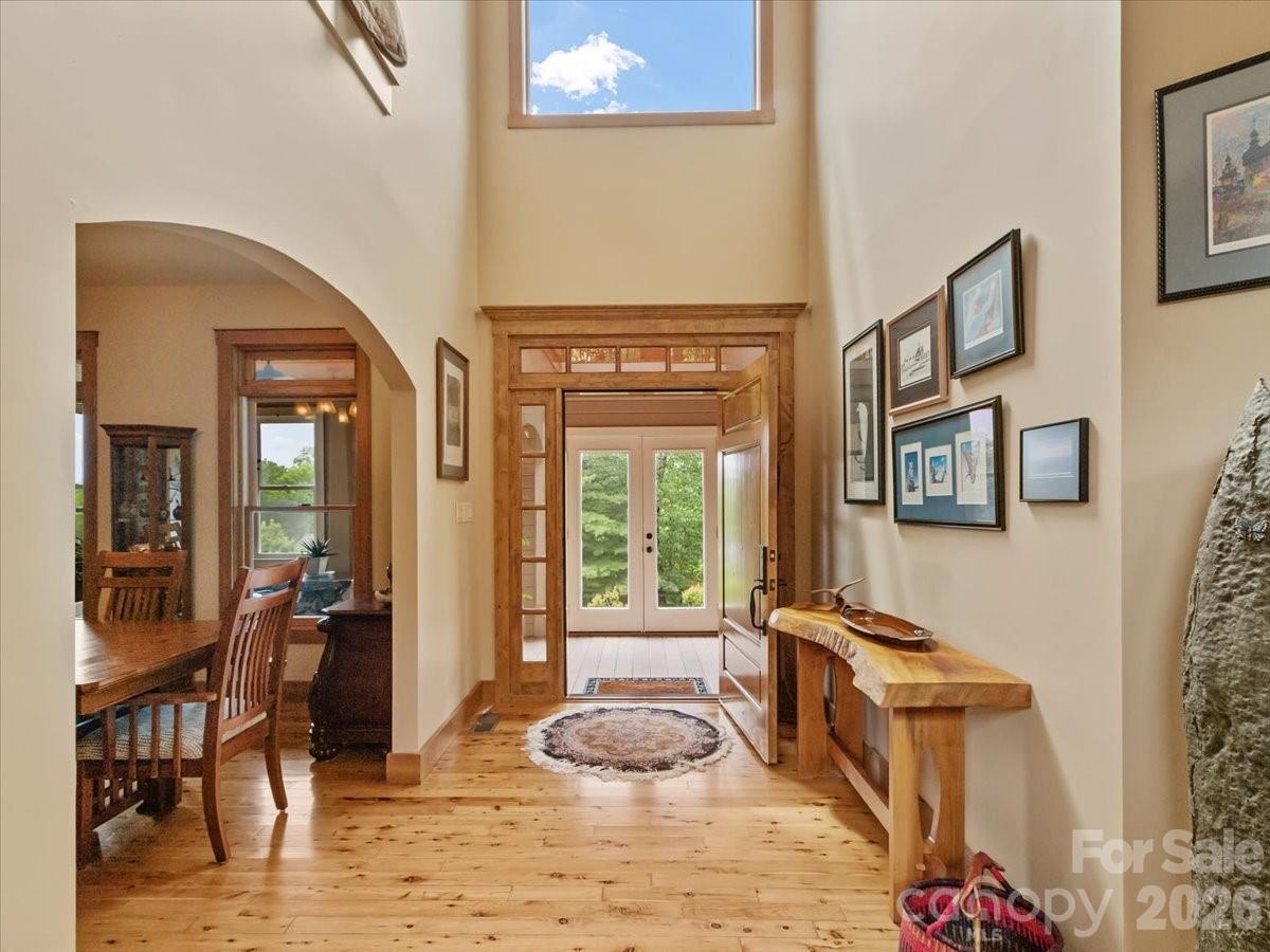 Entrance foyer - 750 Barebridge Drive, Burnsville