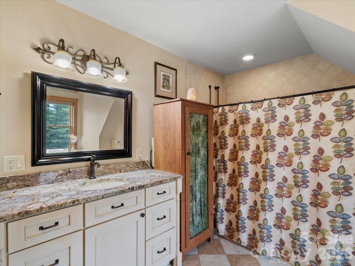 2nd primary bathroom on upper level - 750 Barebridge Drive, Burnsville