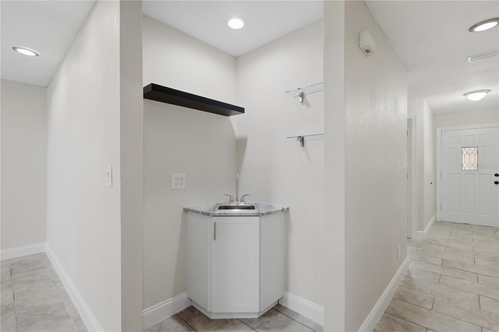 Hollway wet bar - 44 CAPTAINS WALK, PALM COAST