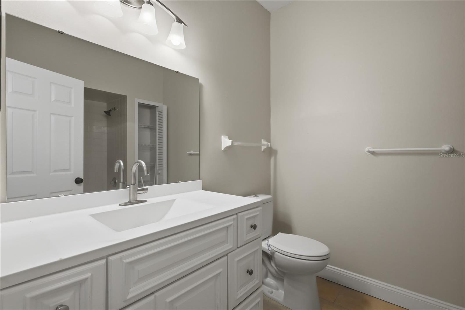 Upstairs 2nd bathroom - 44 CAPTAINS WALK, PALM COAST
