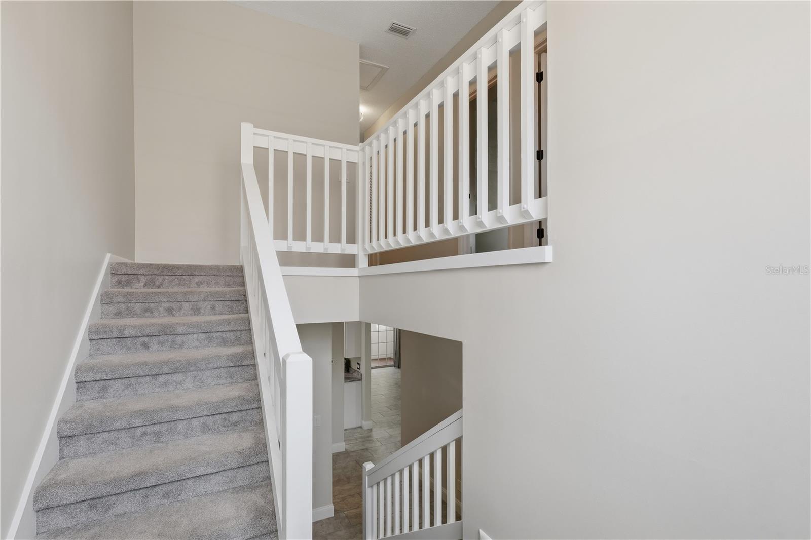 Open stair case leading to upstairs - 44 CAPTAINS WALK, PALM COAST