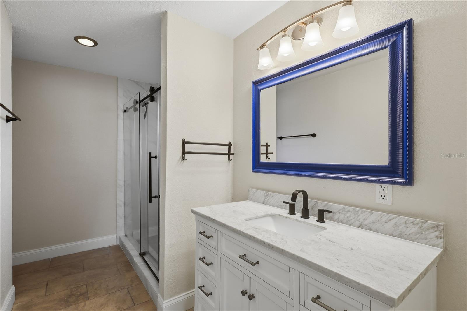 Luxury owners bath with large walk in shower - 44 CAPTAINS WALK, PALM COAST