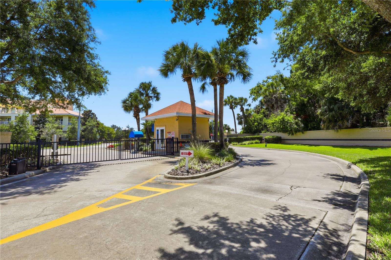 Private gated entrance - 44 CAPTAINS WALK, PALM COAST