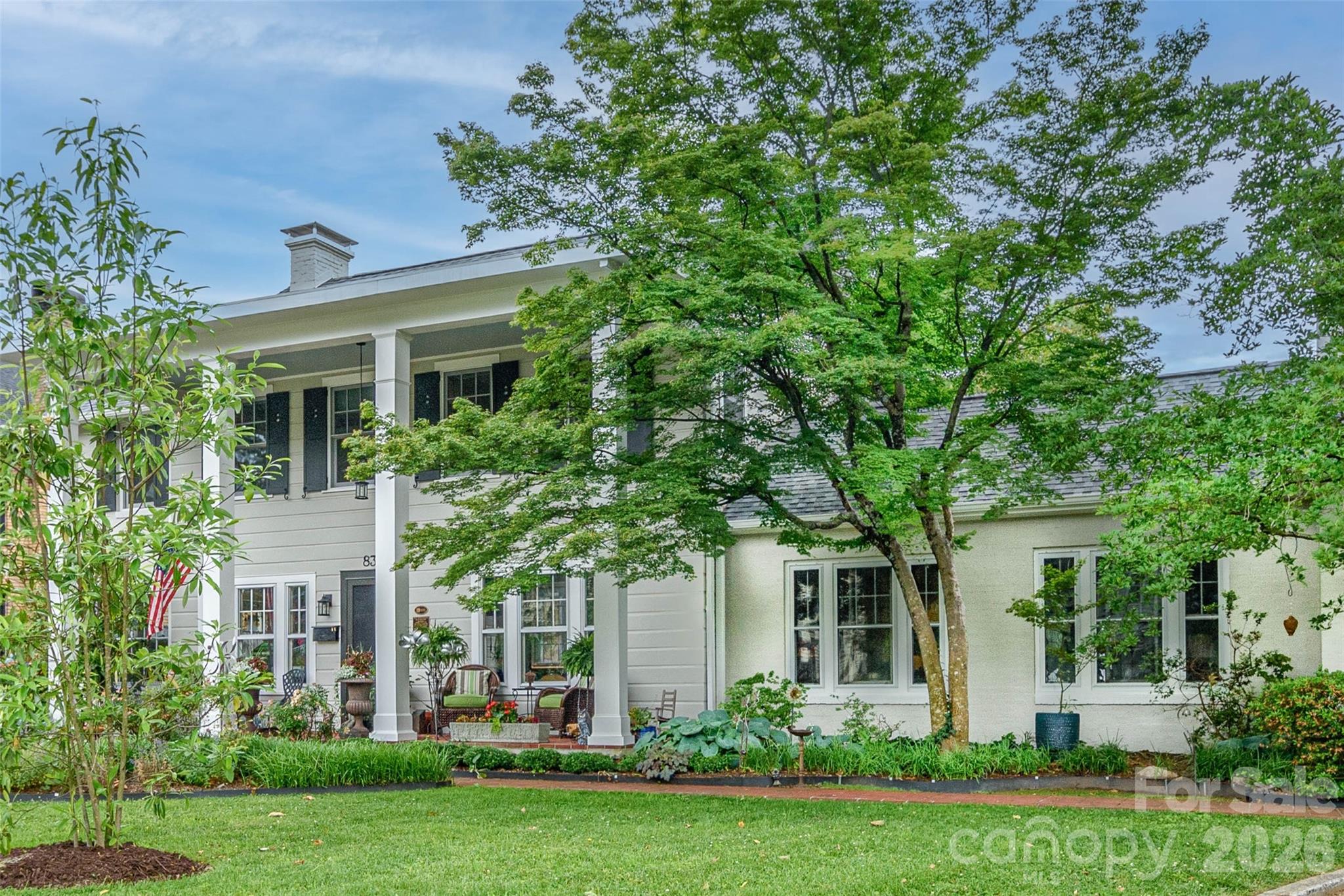 Single Family Residence at 832 4th Avenue W, Hendersonville, photo 3 of 51