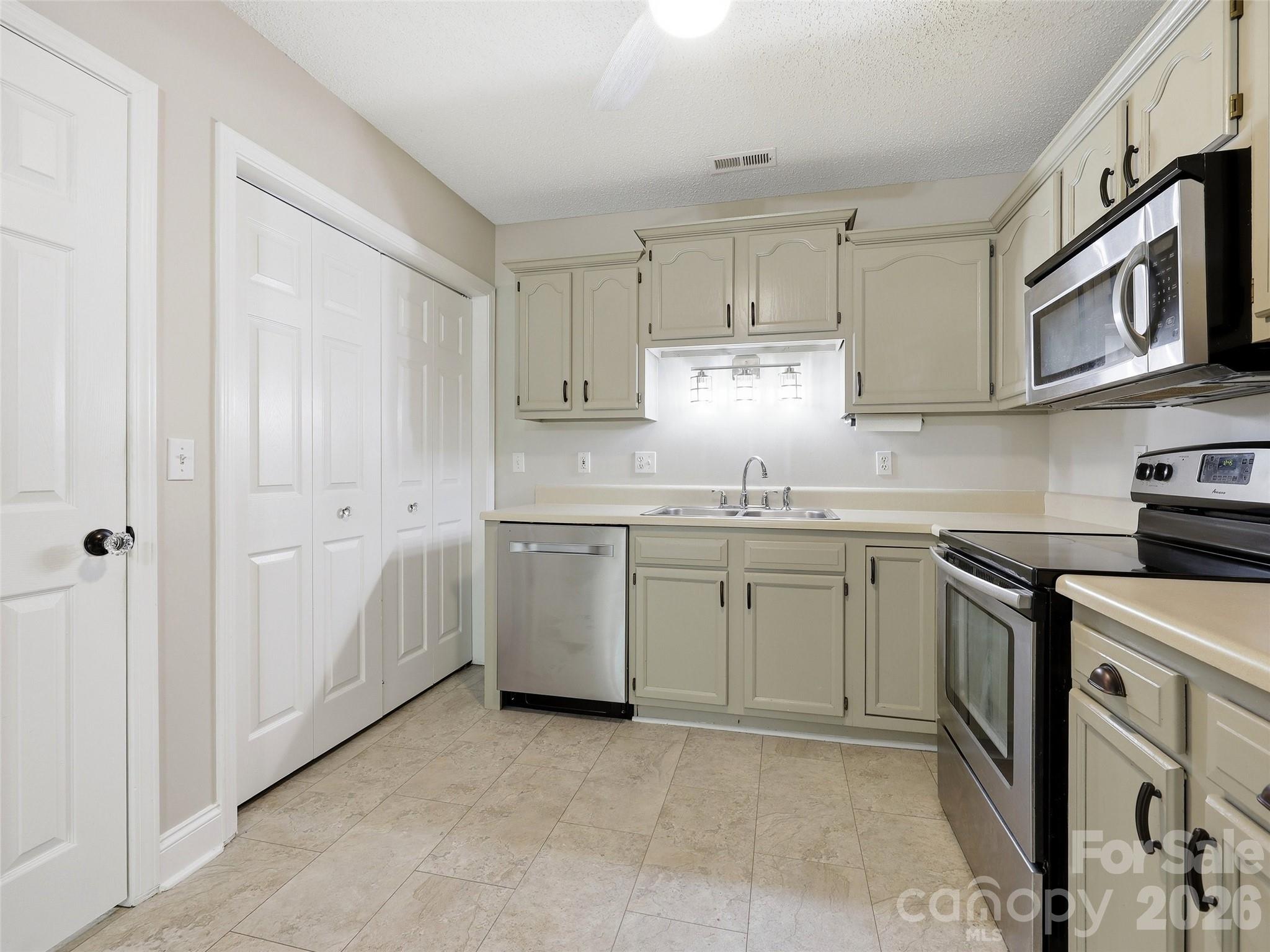 Condominium at 42 Queen Road, Candler, photo 12 of 39